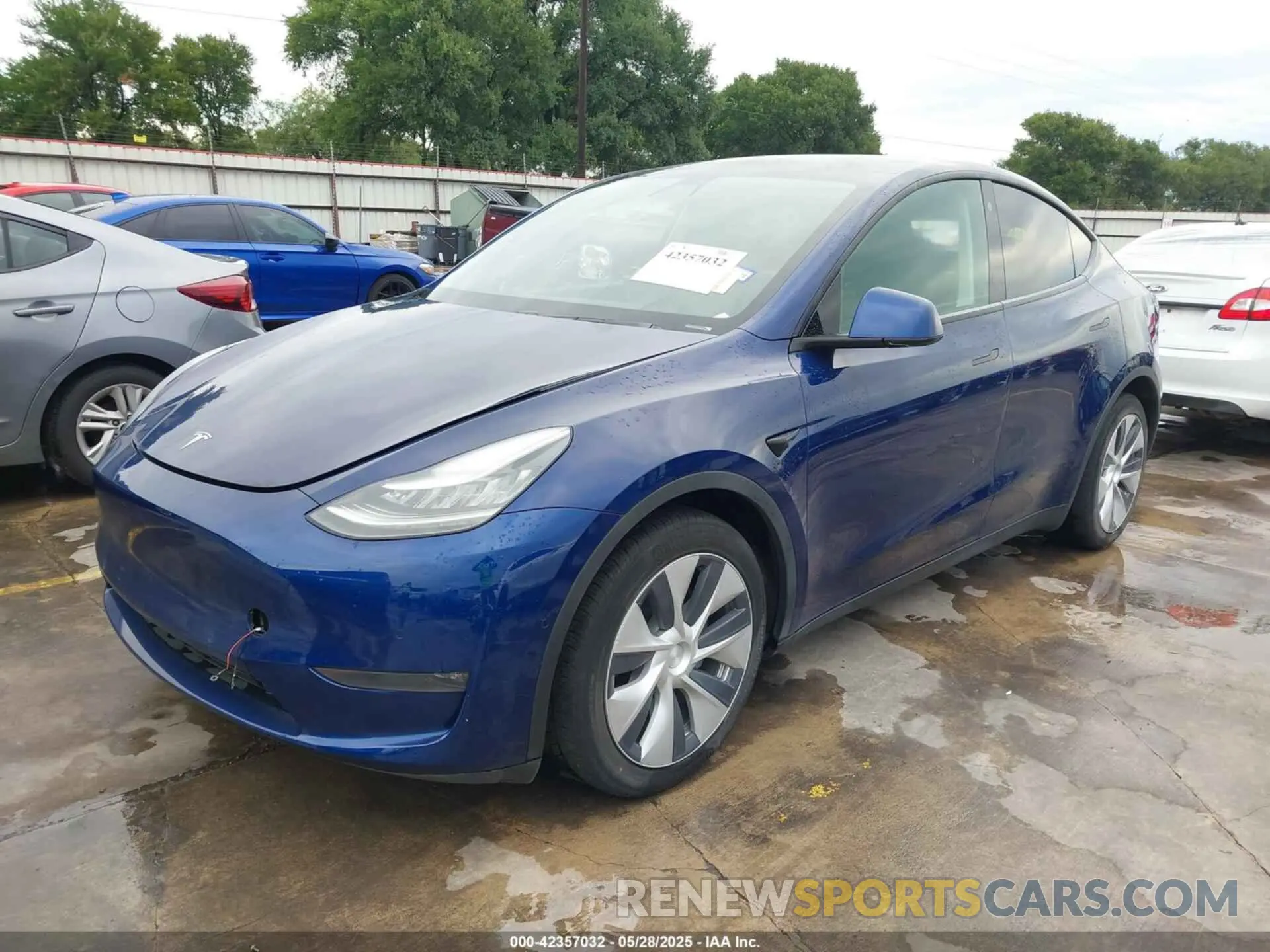 2 Photograph of a damaged car 5YJYGDEEXMF066671 TESLA MODEL Y 2021