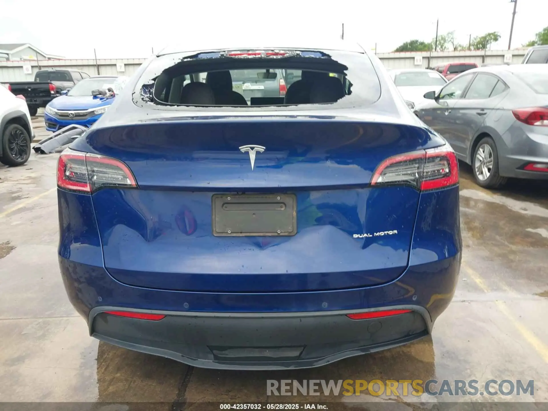 6 Photograph of a damaged car 5YJYGDEEXMF066671 TESLA MODEL Y 2021