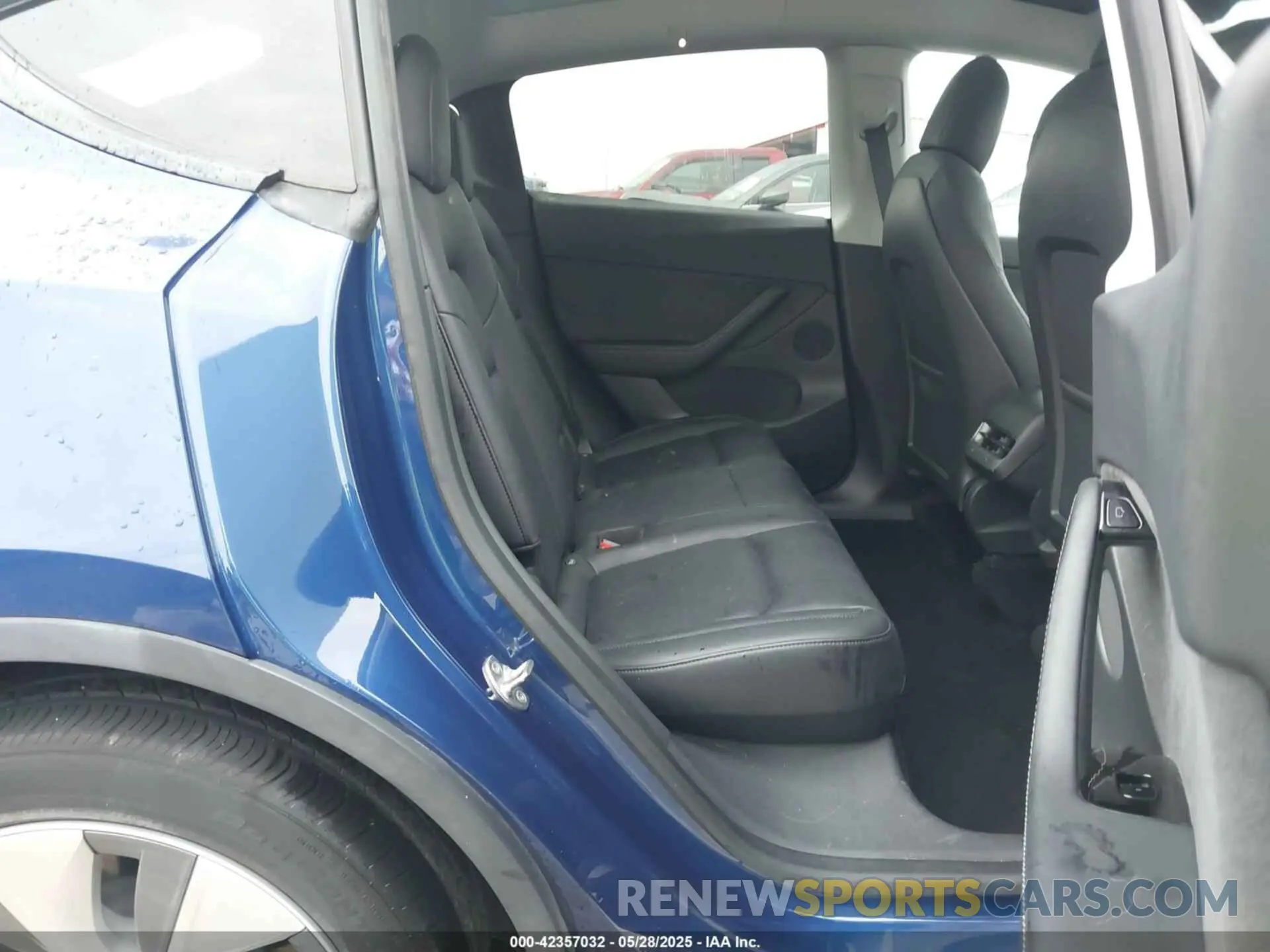 8 Photograph of a damaged car 5YJYGDEEXMF066671 TESLA MODEL Y 2021