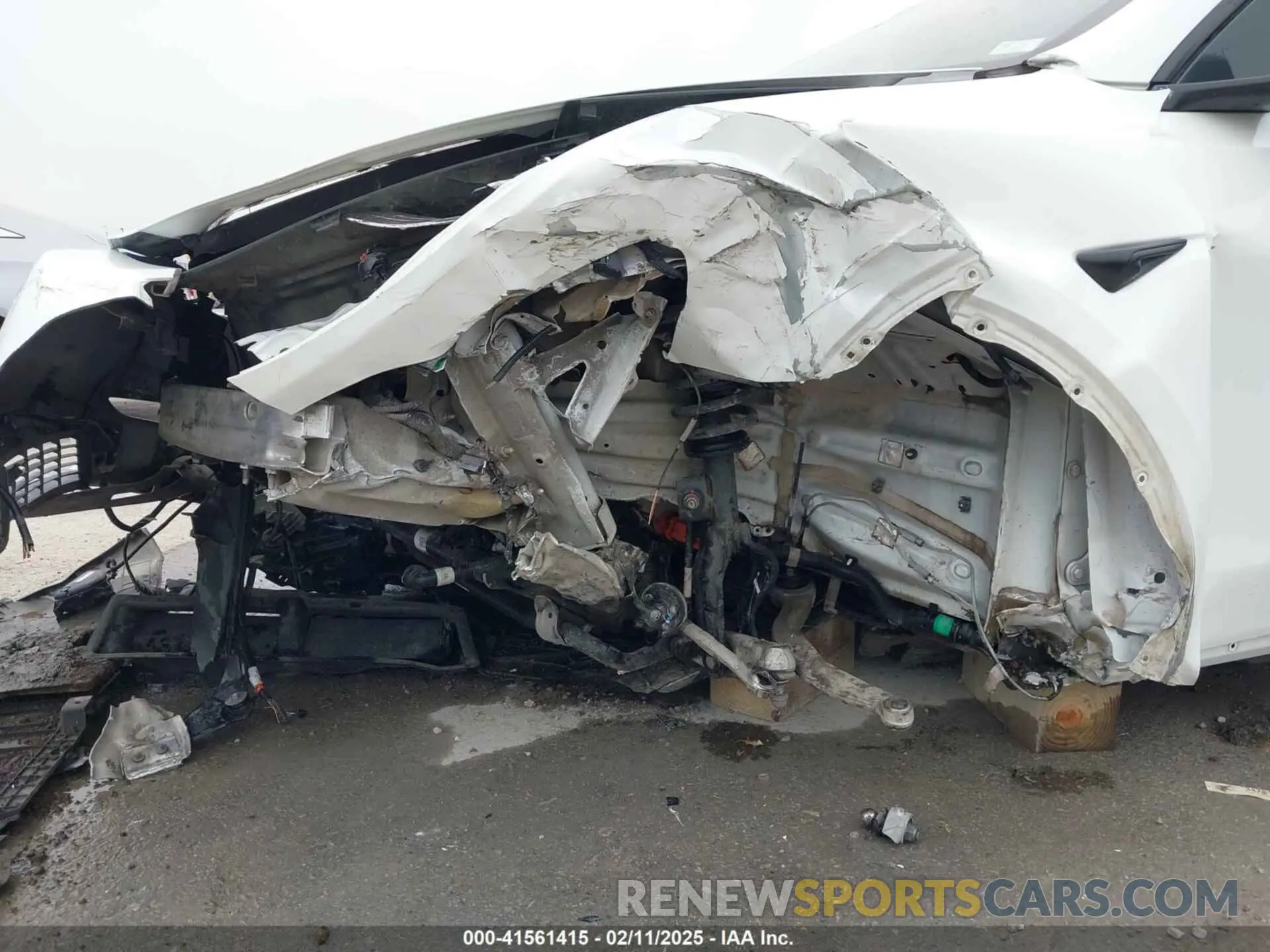 16 Photograph of a damaged car 5YJYGDEEXMF071157 TESLA MODEL Y 2021