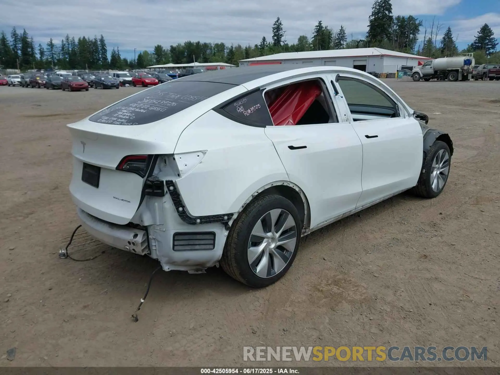 4 Photograph of a damaged car 5YJYGDEEXMF071692 TESLA MODEL Y 2021