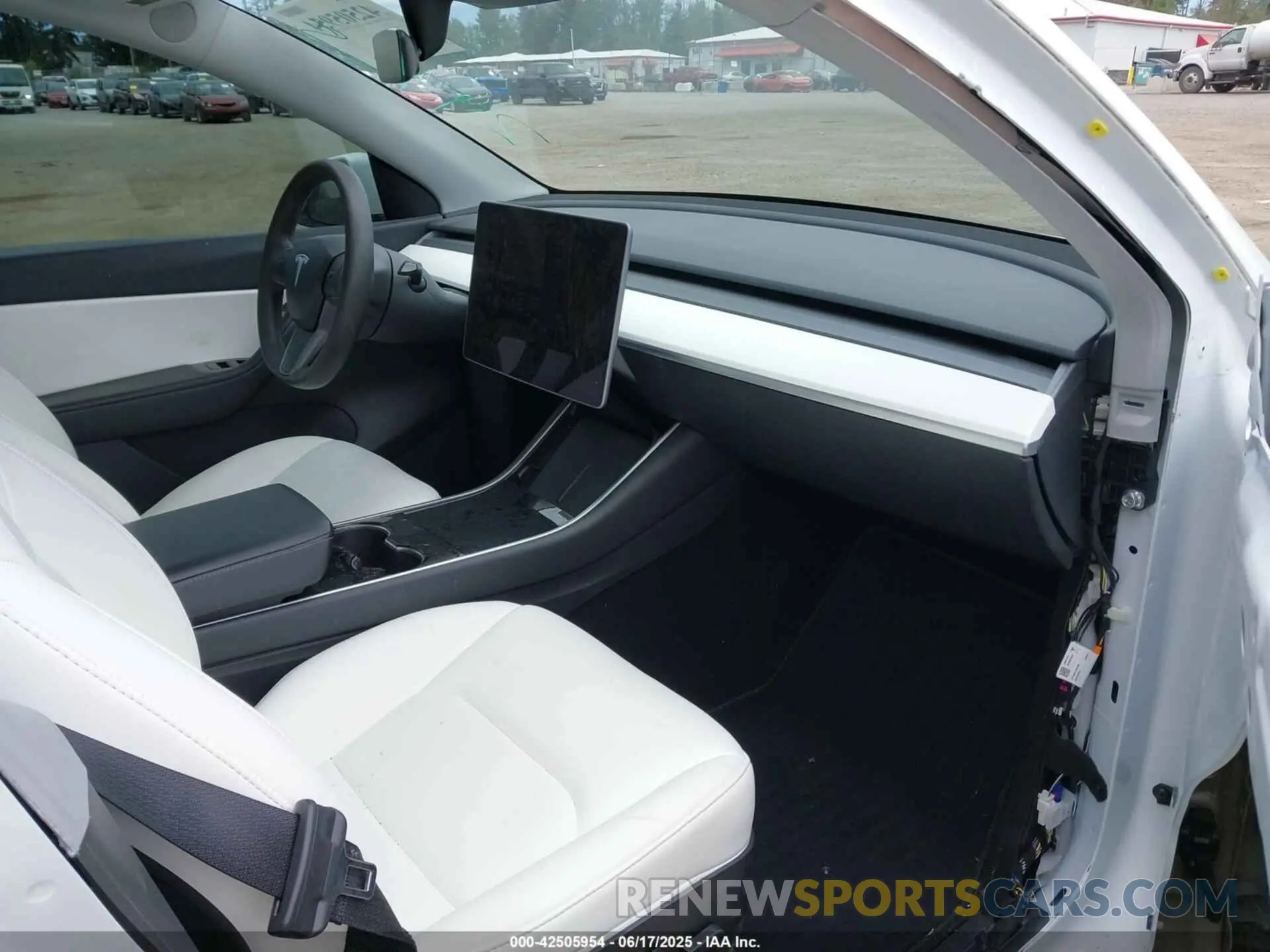 5 Photograph of a damaged car 5YJYGDEEXMF071692 TESLA MODEL Y 2021