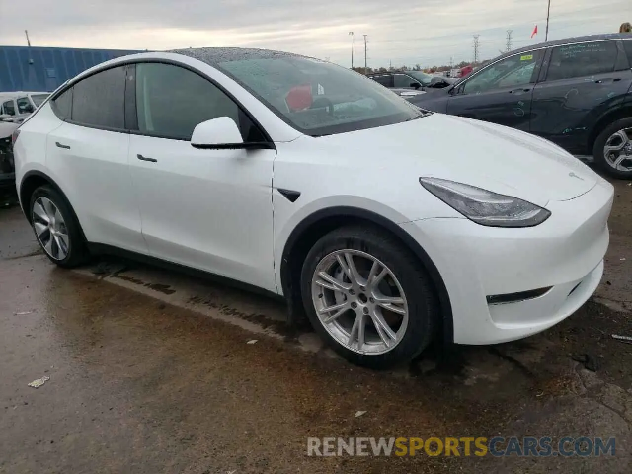 4 Photograph of a damaged car 5YJYGDEEXMF083826 TESLA MODEL Y 2021