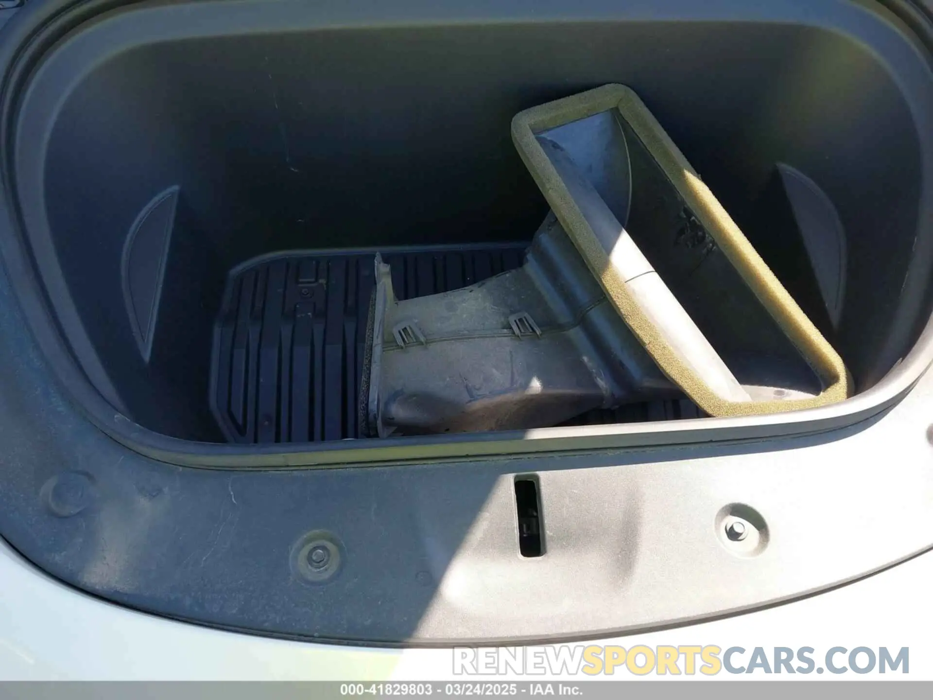 10 Photograph of a damaged car 5YJYGDEEXMF085530 TESLA MODEL Y 2021
