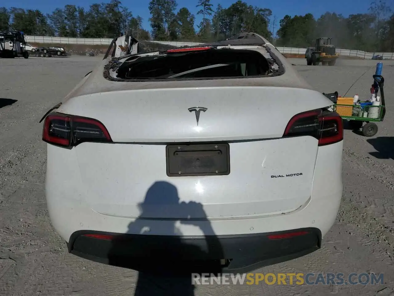 6 Photograph of a damaged car 5YJYGDEEXMF086337 TESLA MODEL Y 2021