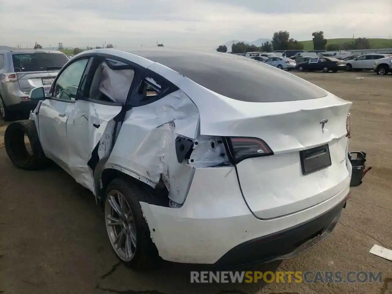 3 Photograph of a damaged car 5YJYGDEEXMF090565 TESLA MODEL Y 2021