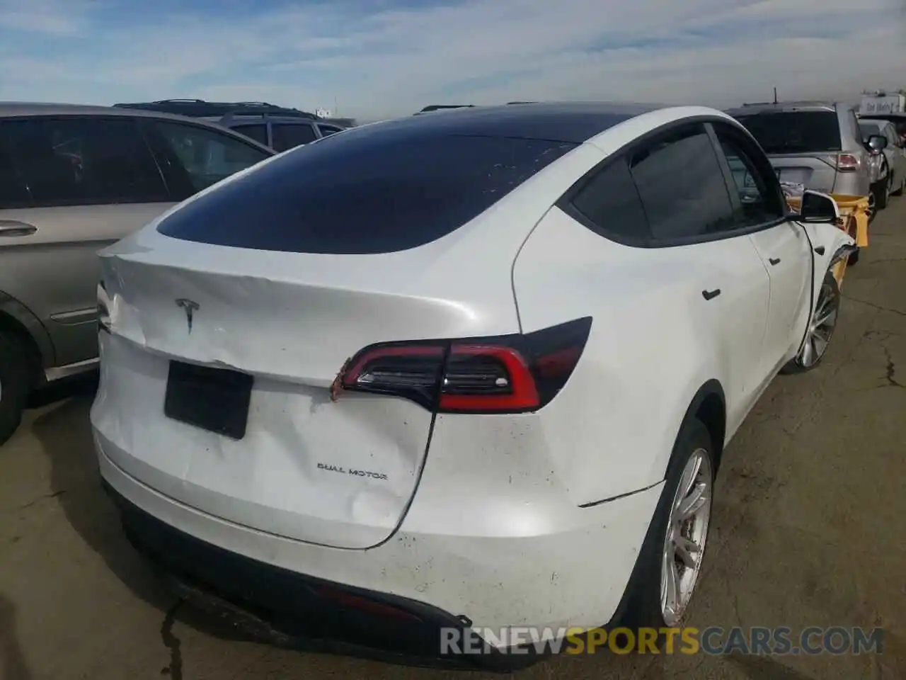 4 Photograph of a damaged car 5YJYGDEEXMF090565 TESLA MODEL Y 2021