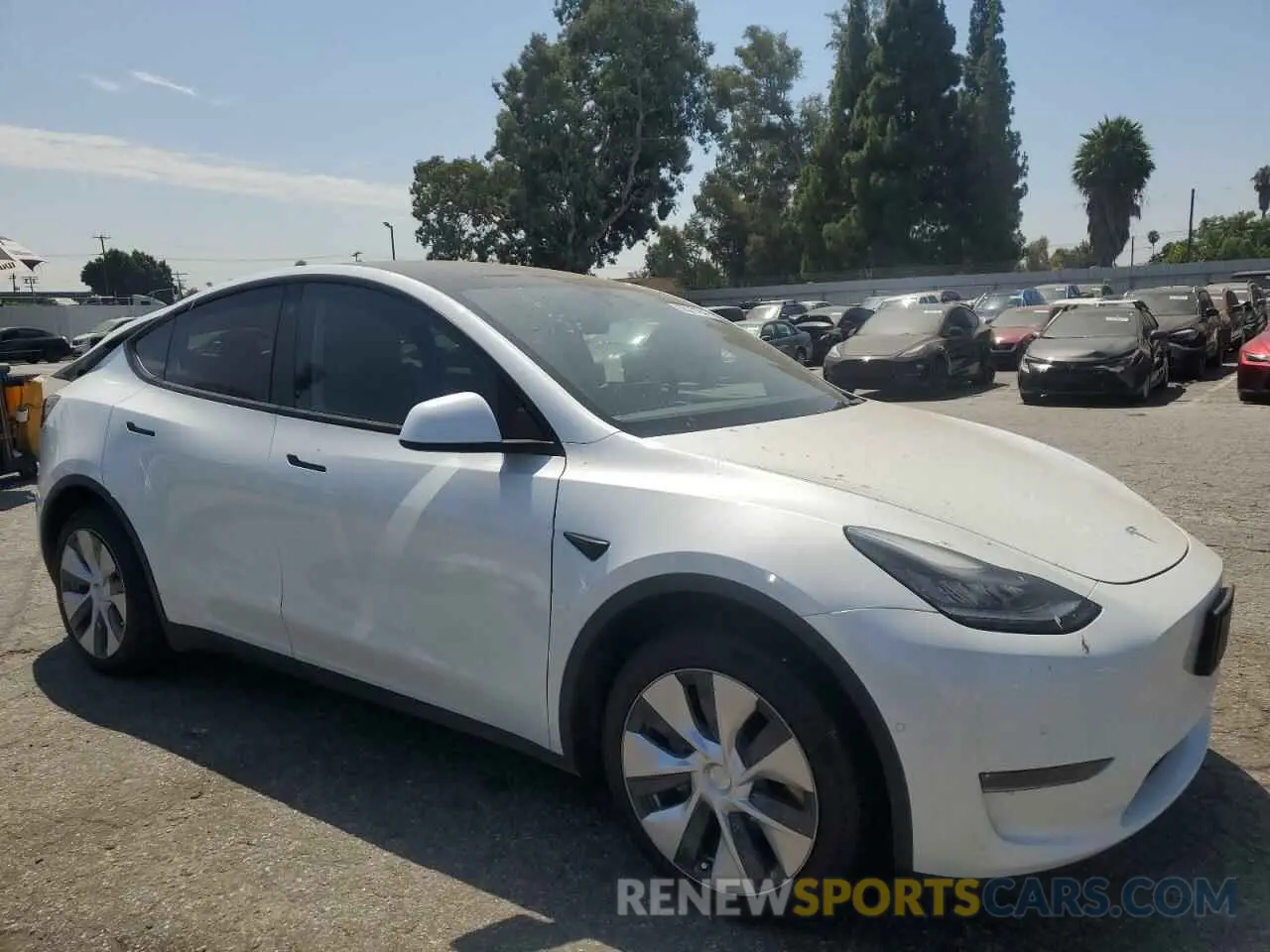 4 Photograph of a damaged car 5YJYGDEEXMF092137 TESLA MODEL Y 2021