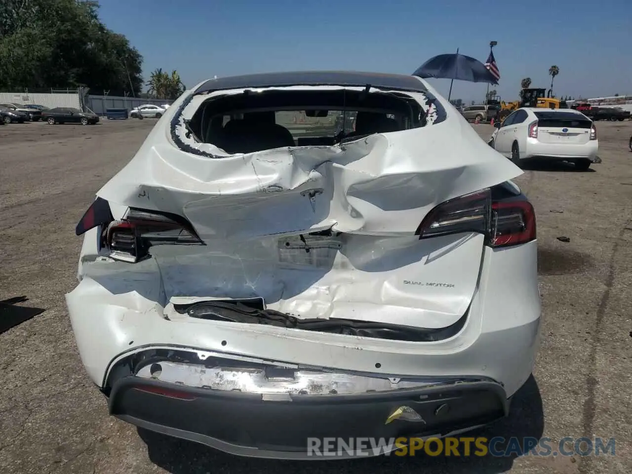 6 Photograph of a damaged car 5YJYGDEEXMF092137 TESLA MODEL Y 2021