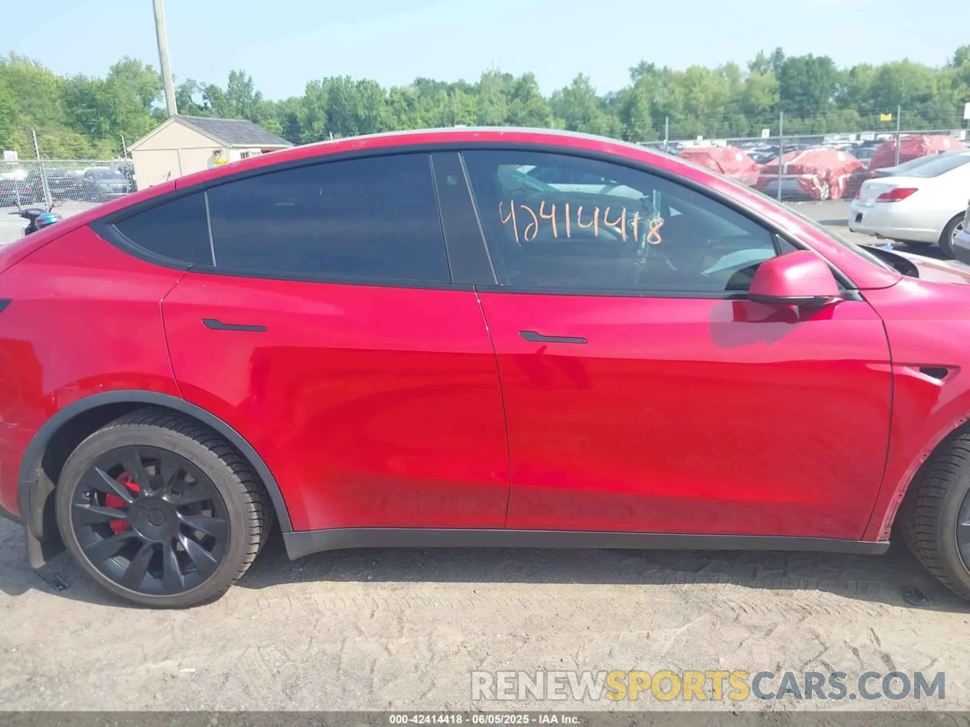 13 Photograph of a damaged car 5YJYGDEEXMF092431 TESLA MODEL Y 2021