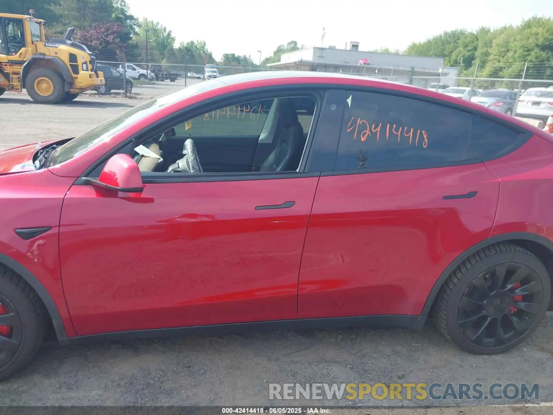 14 Photograph of a damaged car 5YJYGDEEXMF092431 TESLA MODEL Y 2021