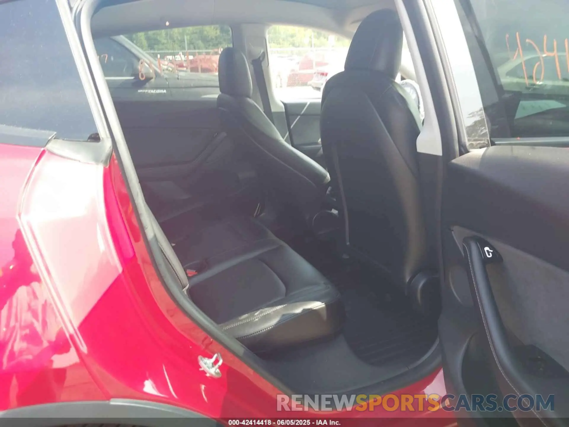 8 Photograph of a damaged car 5YJYGDEEXMF092431 TESLA MODEL Y 2021