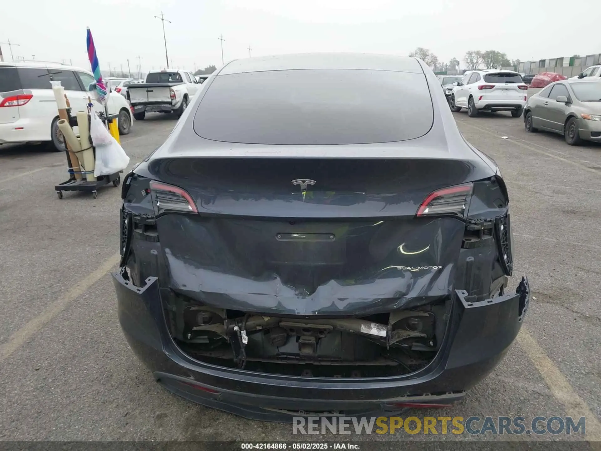 17 Photograph of a damaged car 5YJYGDEEXMF092901 TESLA MODEL Y 2021
