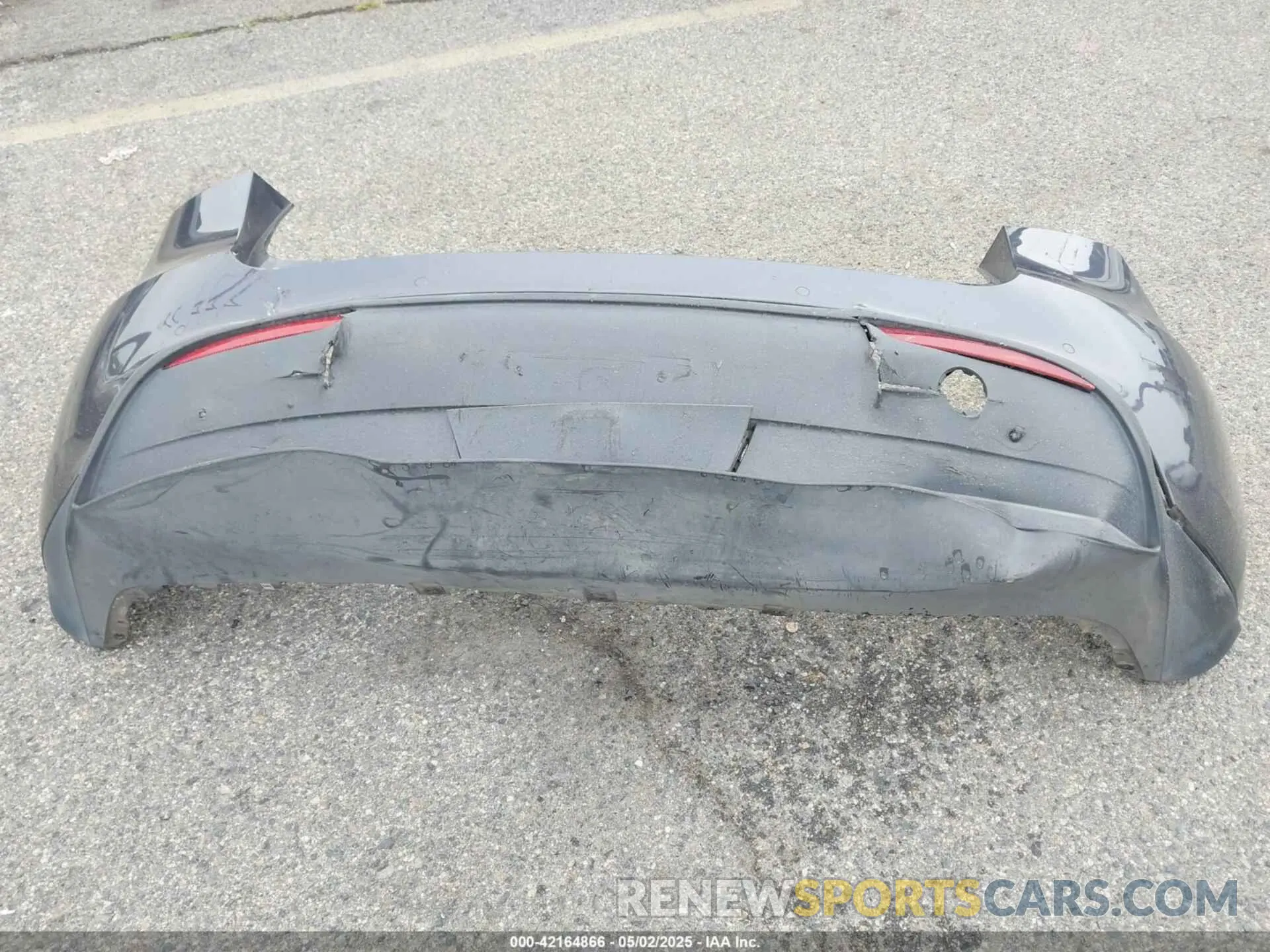 24 Photograph of a damaged car 5YJYGDEEXMF092901 TESLA MODEL Y 2021