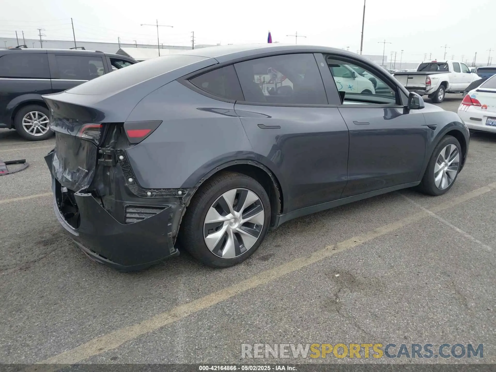 4 Photograph of a damaged car 5YJYGDEEXMF092901 TESLA MODEL Y 2021