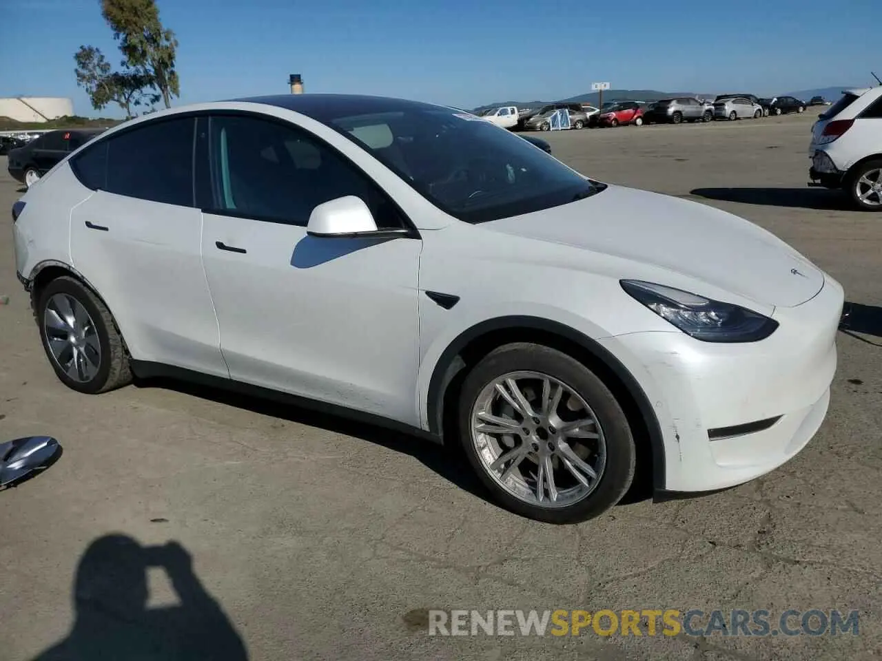 4 Photograph of a damaged car 5YJYGDEEXMF094437 TESLA MODEL Y 2021