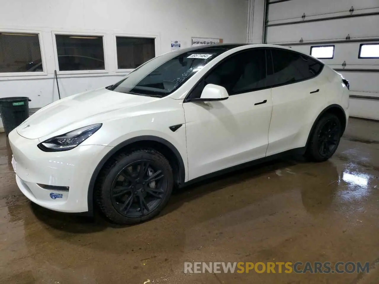1 Photograph of a damaged car 5YJYGDEEXMF098472 TESLA MODEL Y 2021