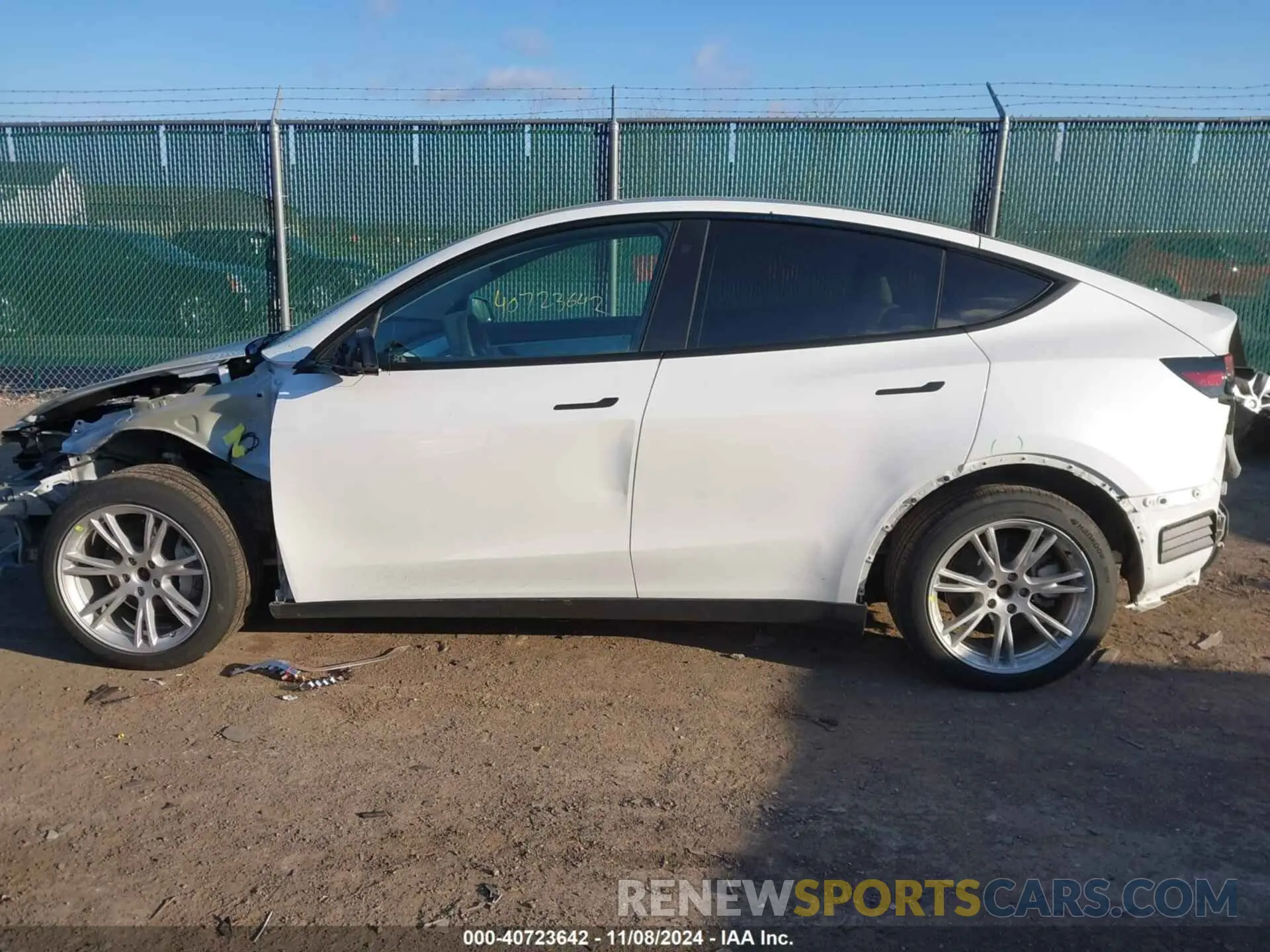 15 Photograph of a damaged car 5YJYGDEEXMF098665 TESLA MODEL Y 2021
