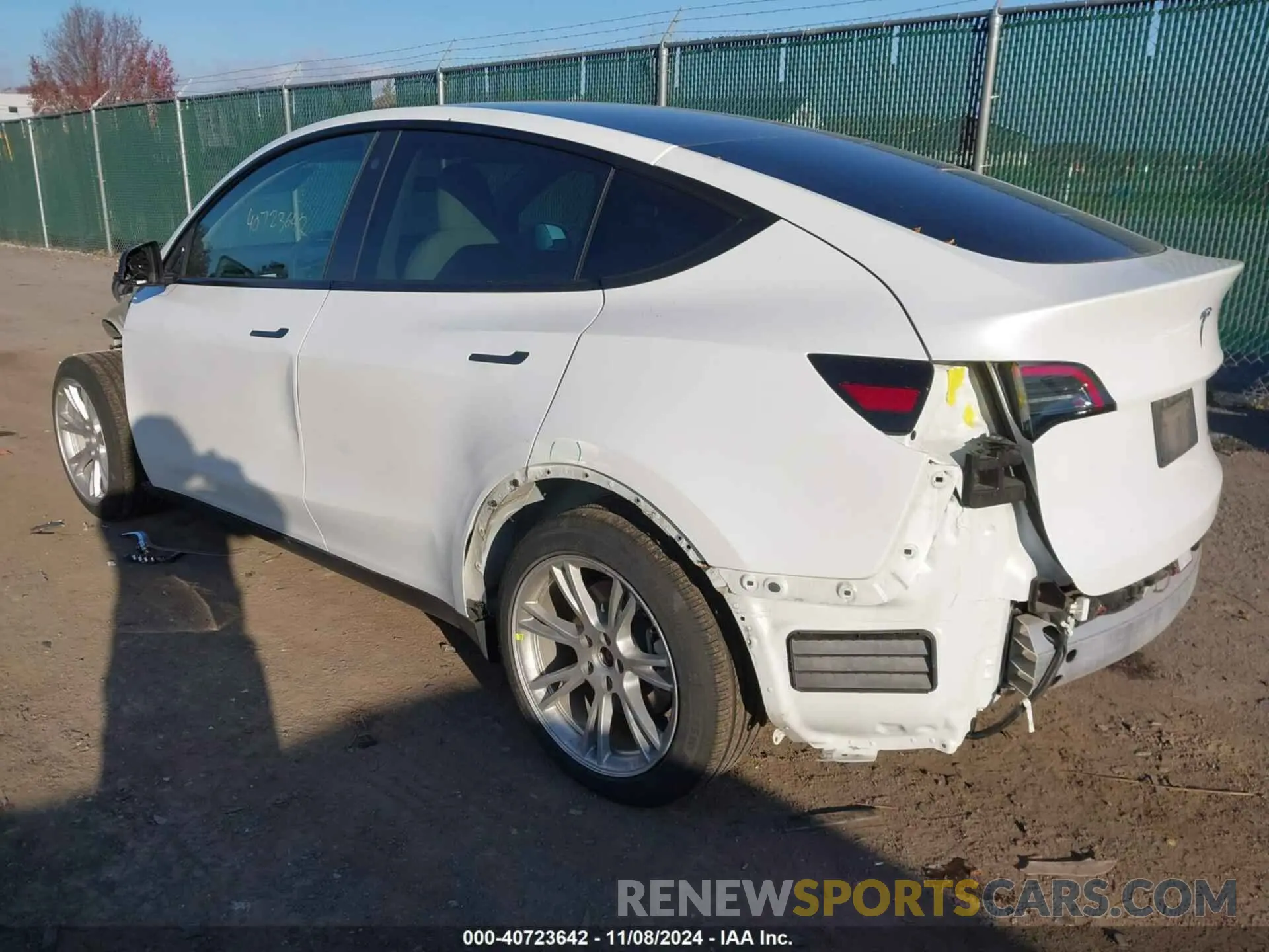 3 Photograph of a damaged car 5YJYGDEEXMF098665 TESLA MODEL Y 2021