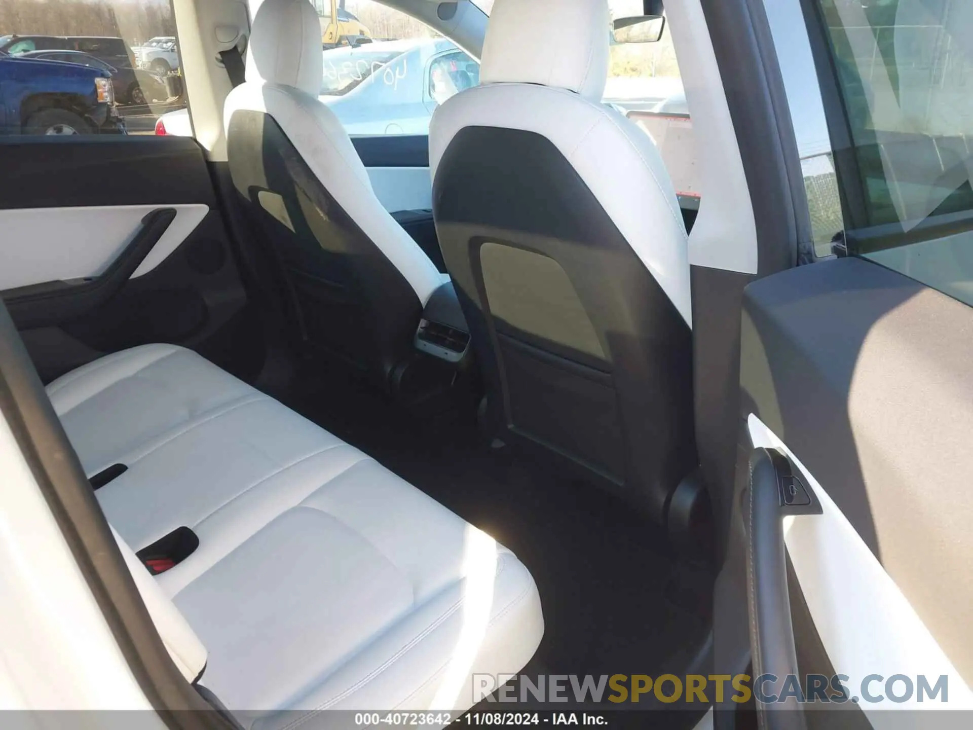 8 Photograph of a damaged car 5YJYGDEEXMF098665 TESLA MODEL Y 2021