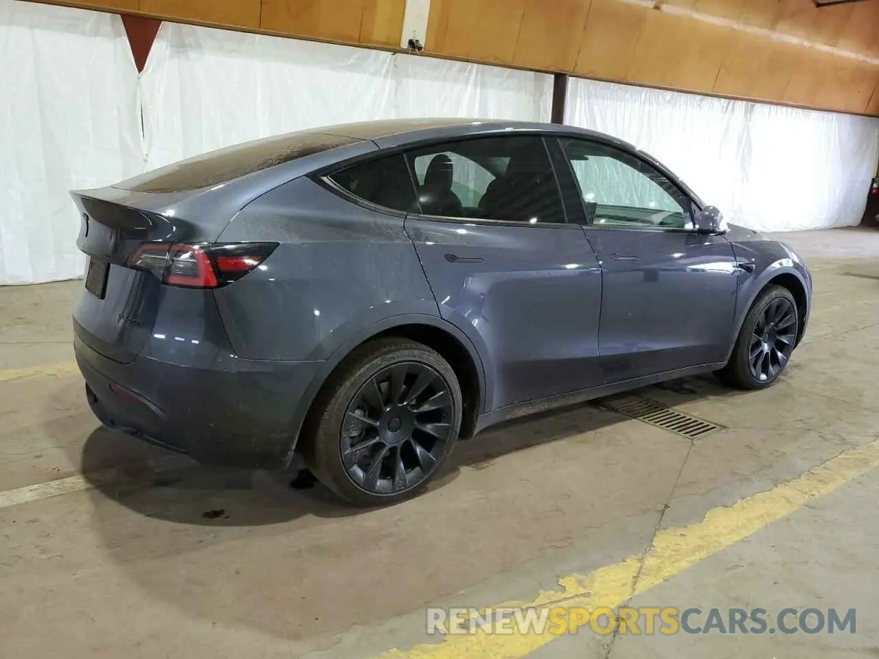 3 Photograph of a damaged car 5YJYGDEEXMF125220 TESLA MODEL Y 2021