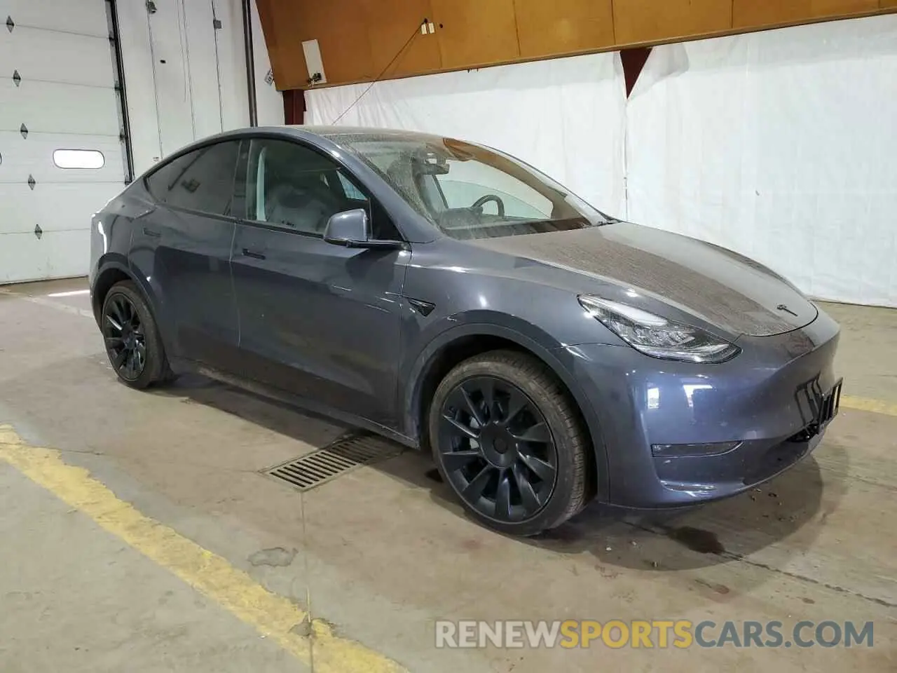 4 Photograph of a damaged car 5YJYGDEEXMF125220 TESLA MODEL Y 2021