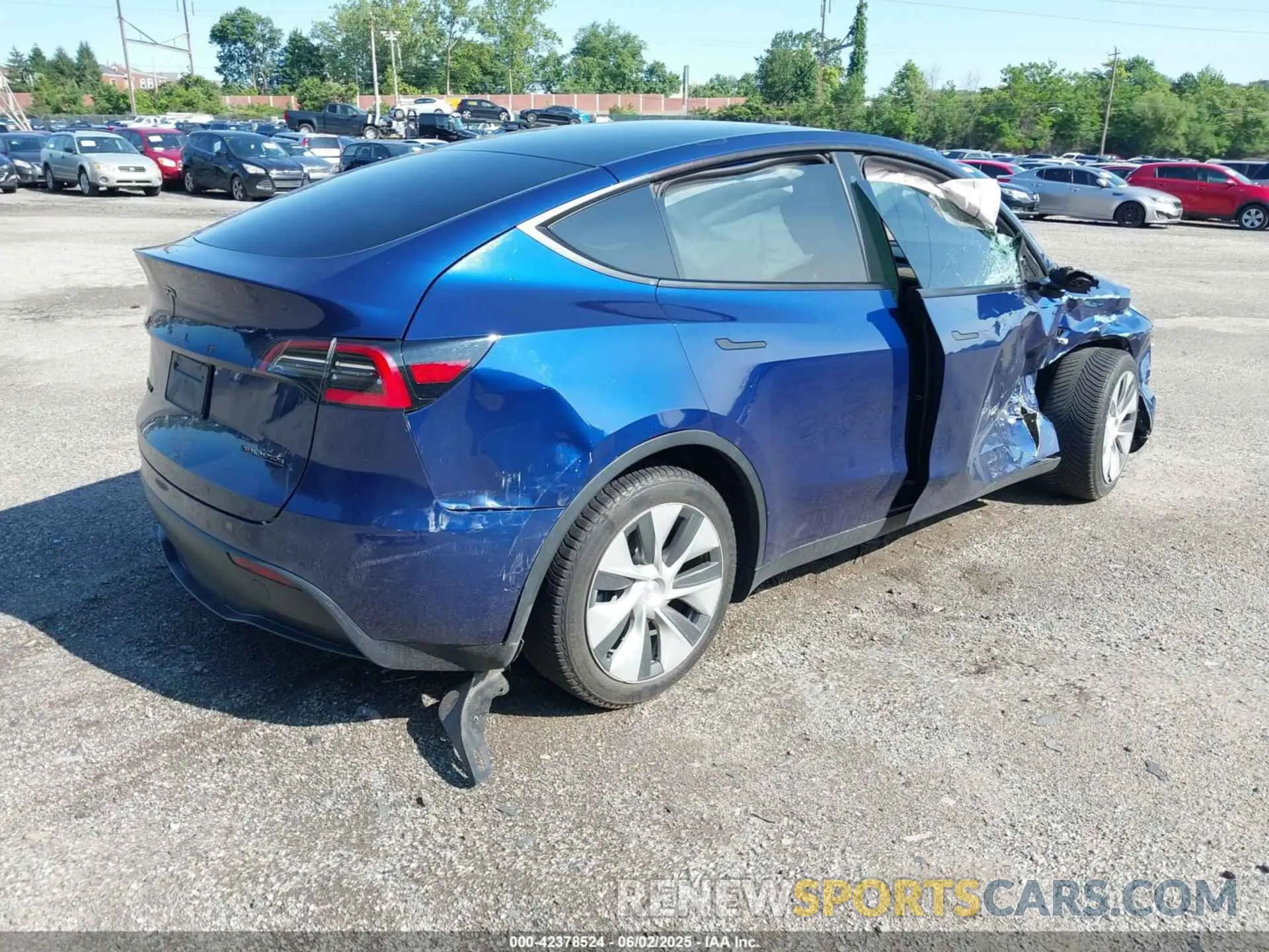 4 Photograph of a damaged car 5YJYGDEEXMF131163 TESLA MODEL Y 2021