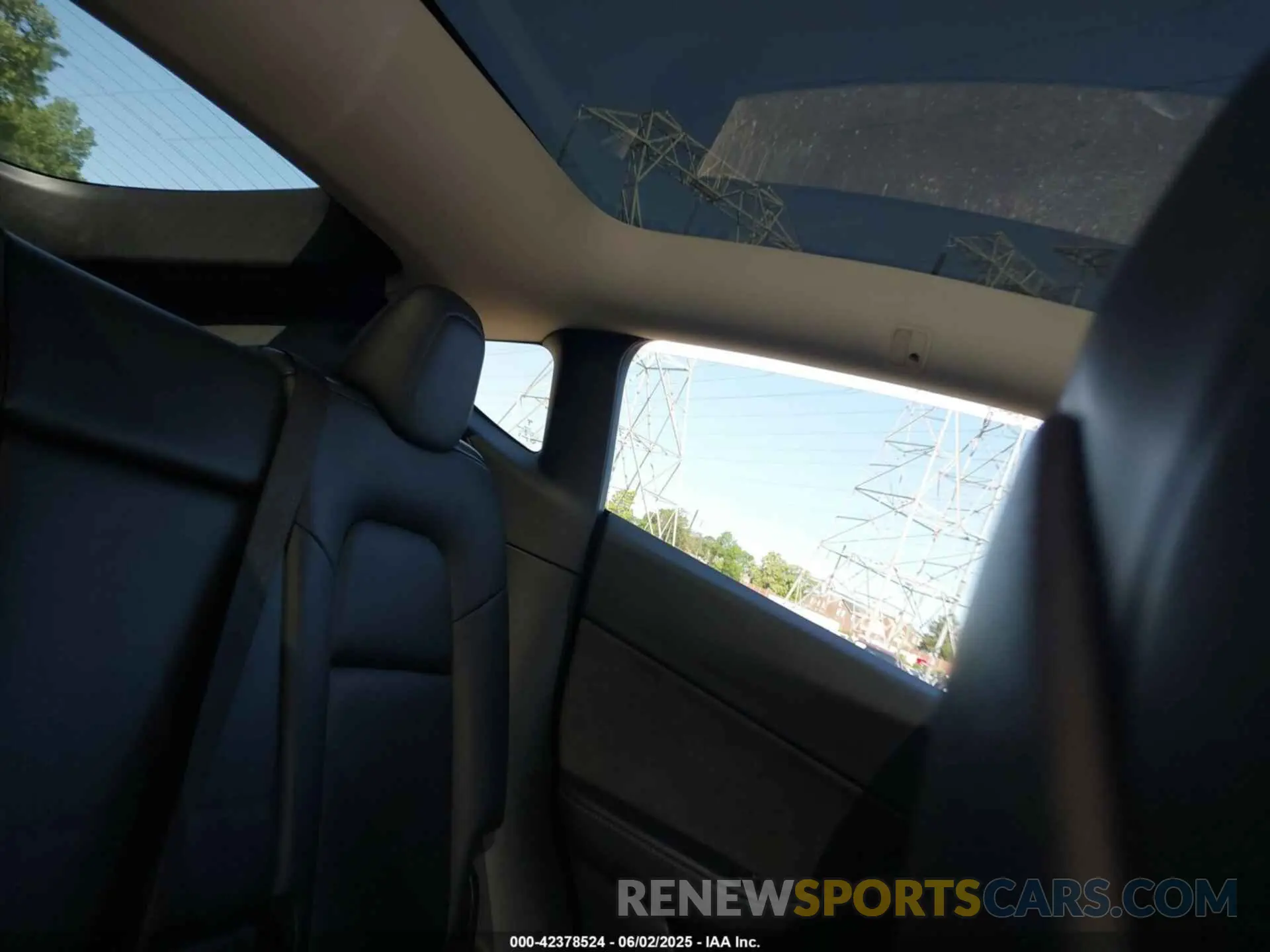 8 Photograph of a damaged car 5YJYGDEEXMF131163 TESLA MODEL Y 2021