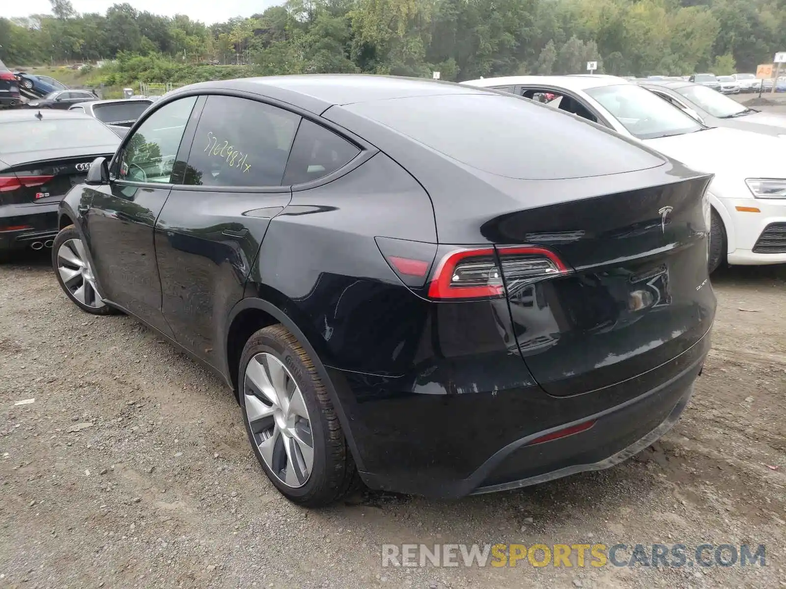 3 Photograph of a damaged car 5YJYGDEEXMF140333 TESLA MODEL Y 2021