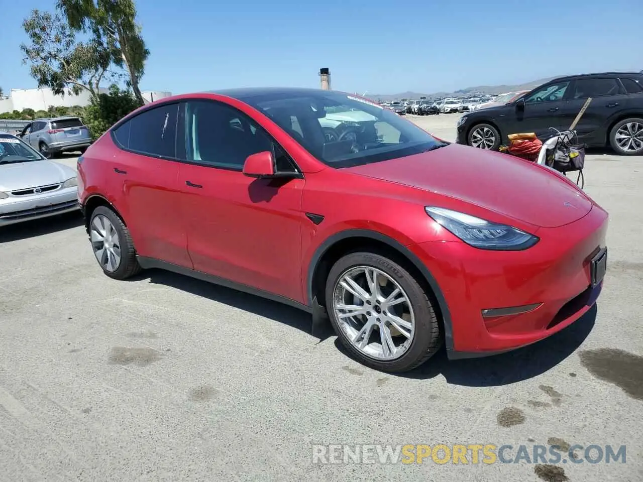 4 Photograph of a damaged car 5YJYGDEEXMF145239 TESLA MODEL Y 2021