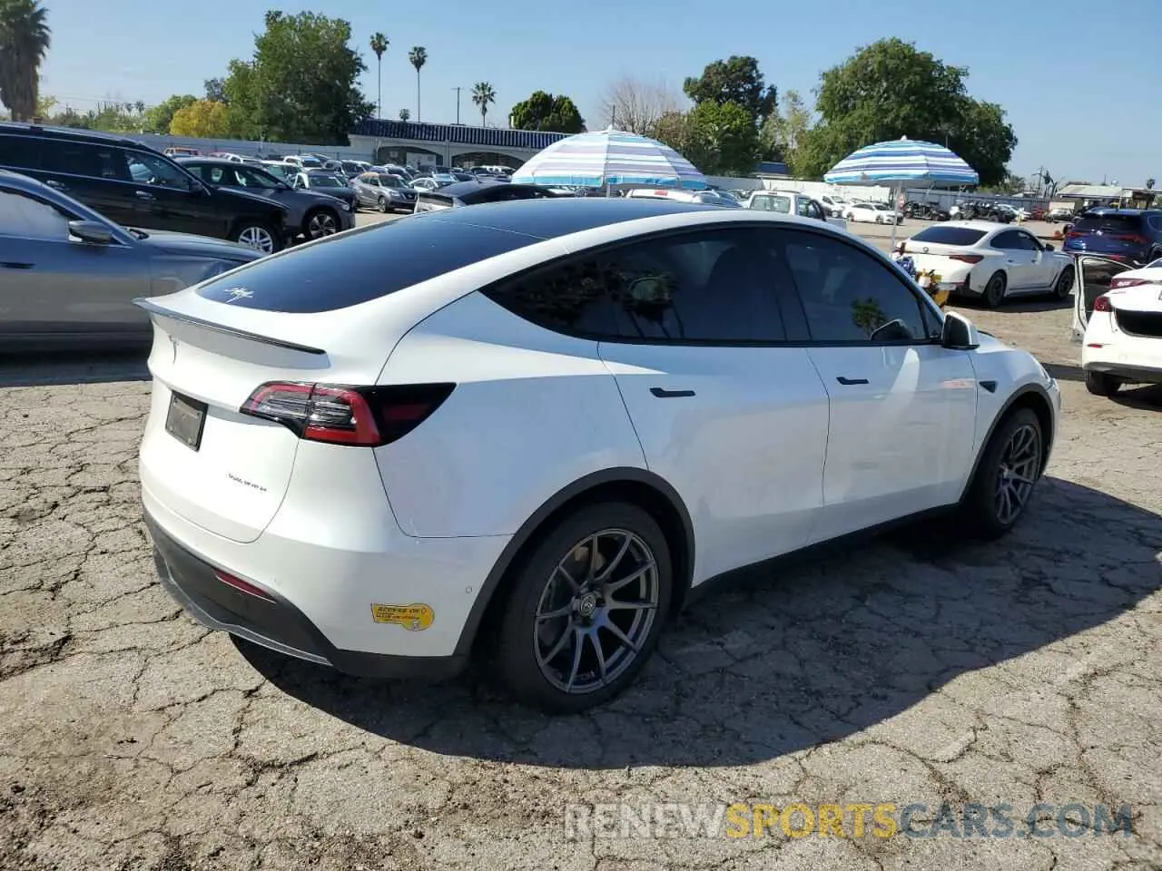 3 Photograph of a damaged car 5YJYGDEEXMF146617 TESLA MODEL Y 2021