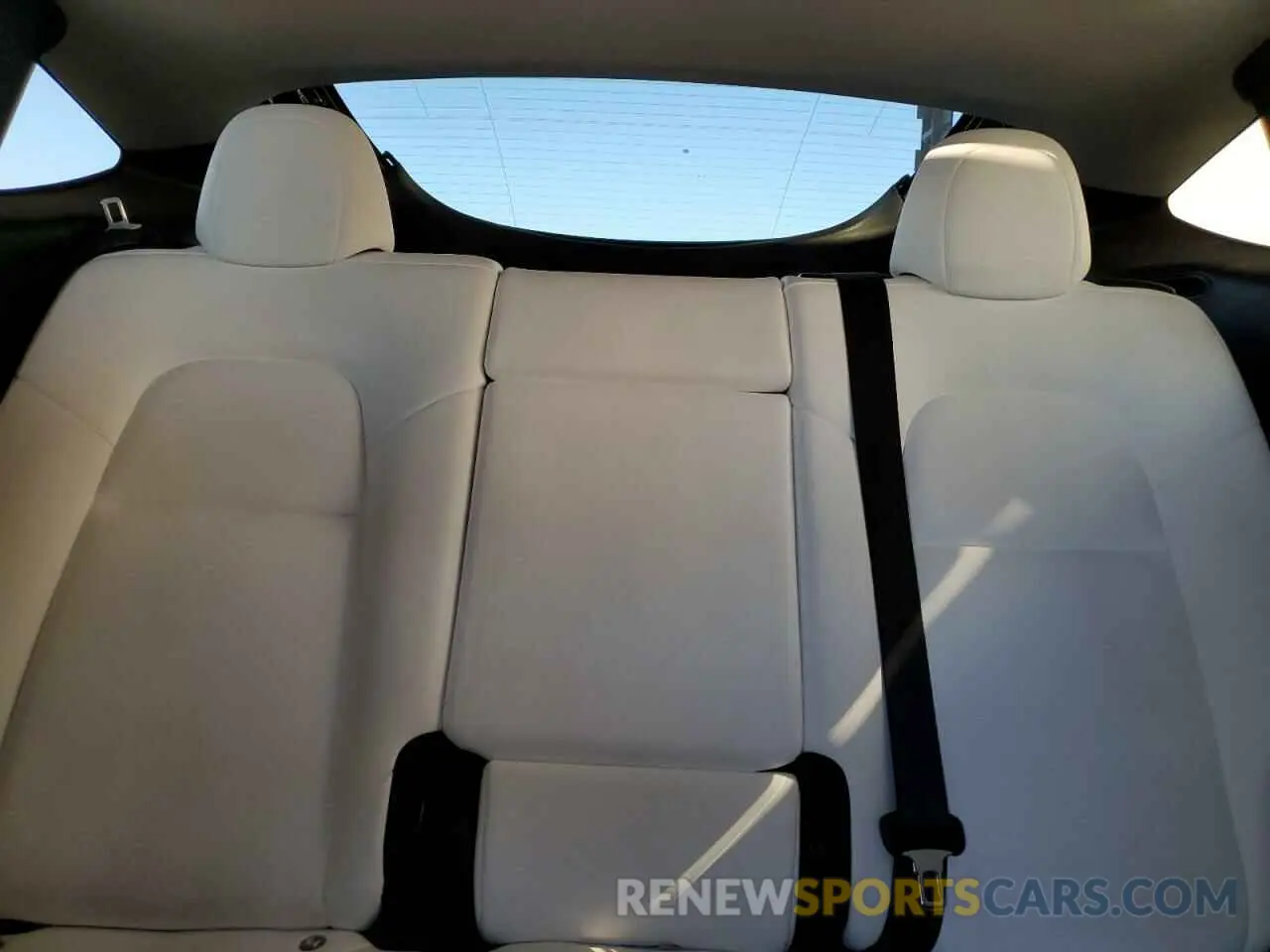 10 Photograph of a damaged car 5YJYGDEEXMF151557 TESLA MODEL Y 2021