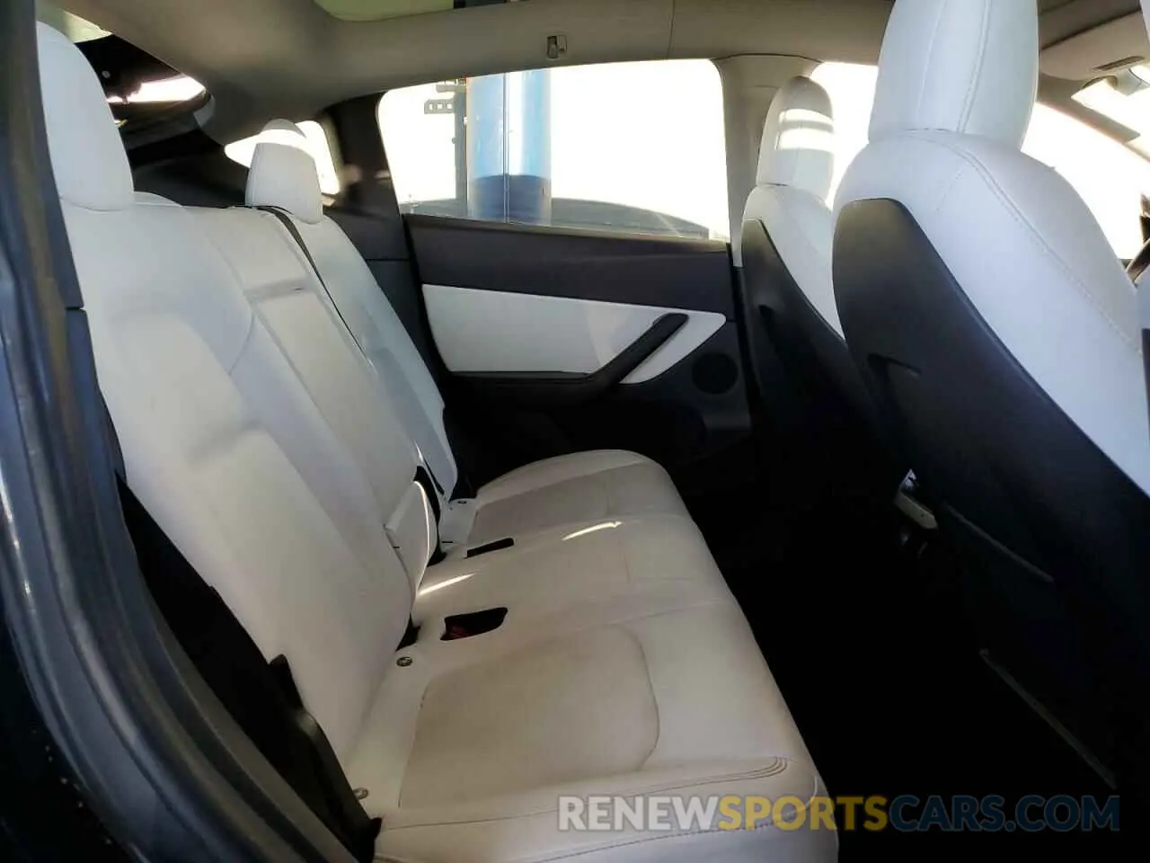 11 Photograph of a damaged car 5YJYGDEEXMF151557 TESLA MODEL Y 2021