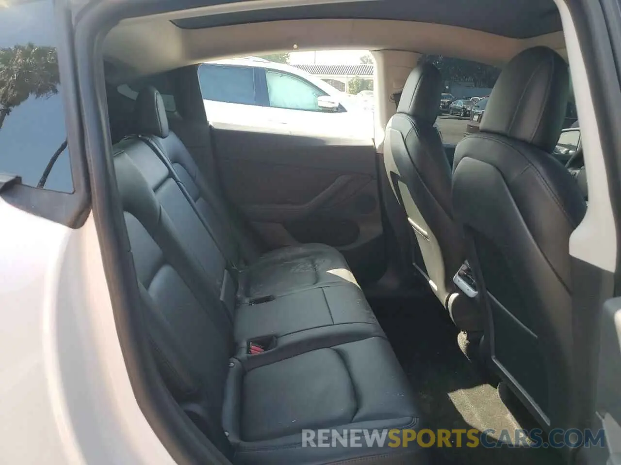 11 Photograph of a damaged car 5YJYGDEEXMF158864 TESLA MODEL Y 2021