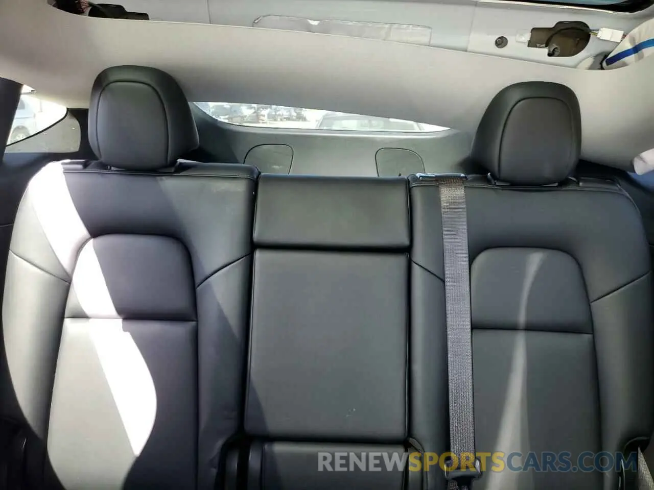 10 Photograph of a damaged car 5YJYGDEEXMF161280 TESLA MODEL Y 2021