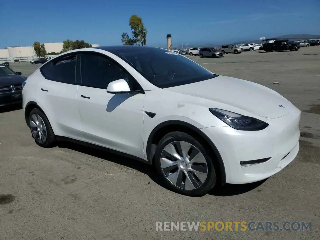 4 Photograph of a damaged car 5YJYGDEEXMF161280 TESLA MODEL Y 2021