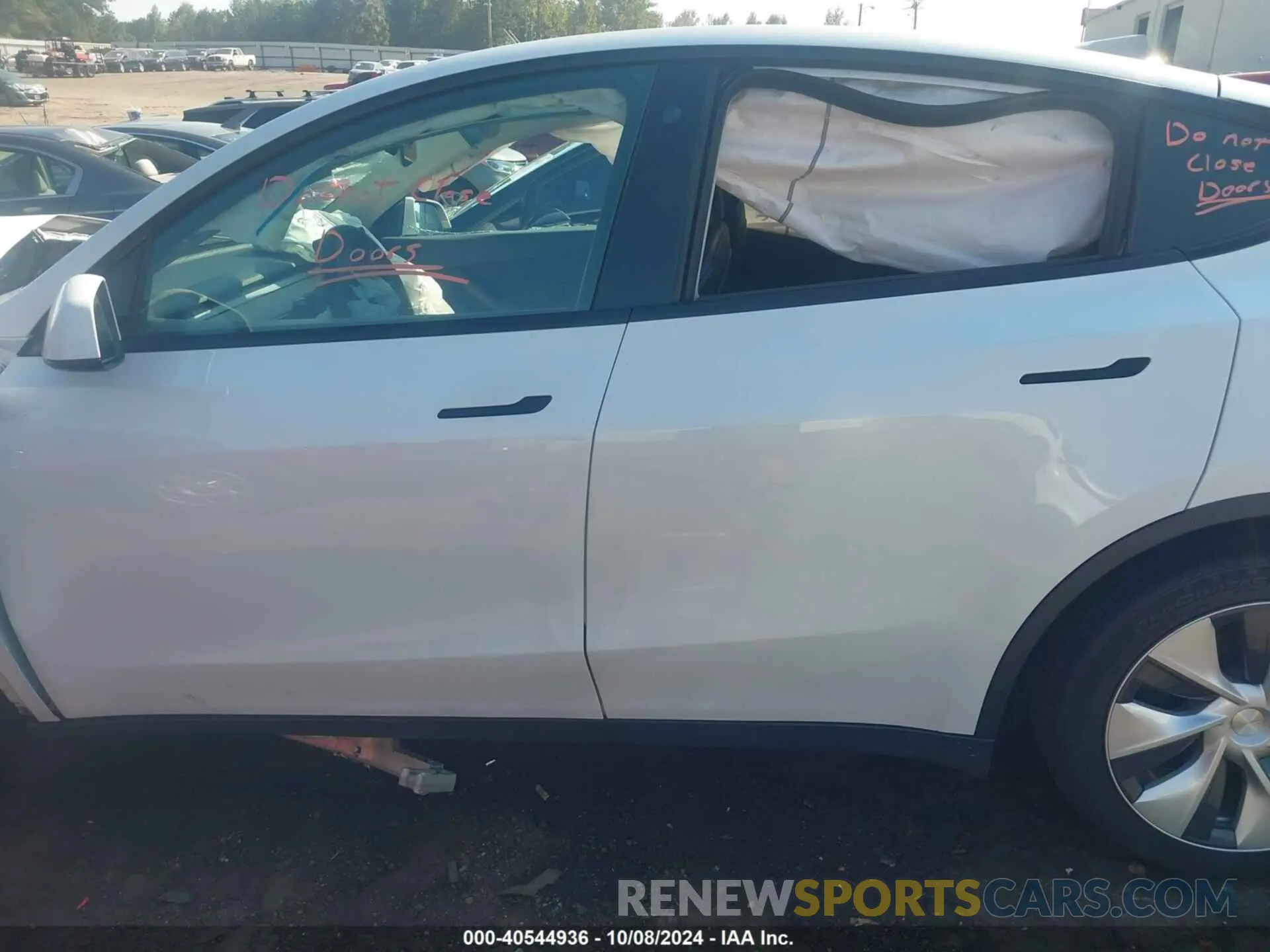 14 Photograph of a damaged car 5YJYGDEEXMF174854 TESLA MODEL Y 2021