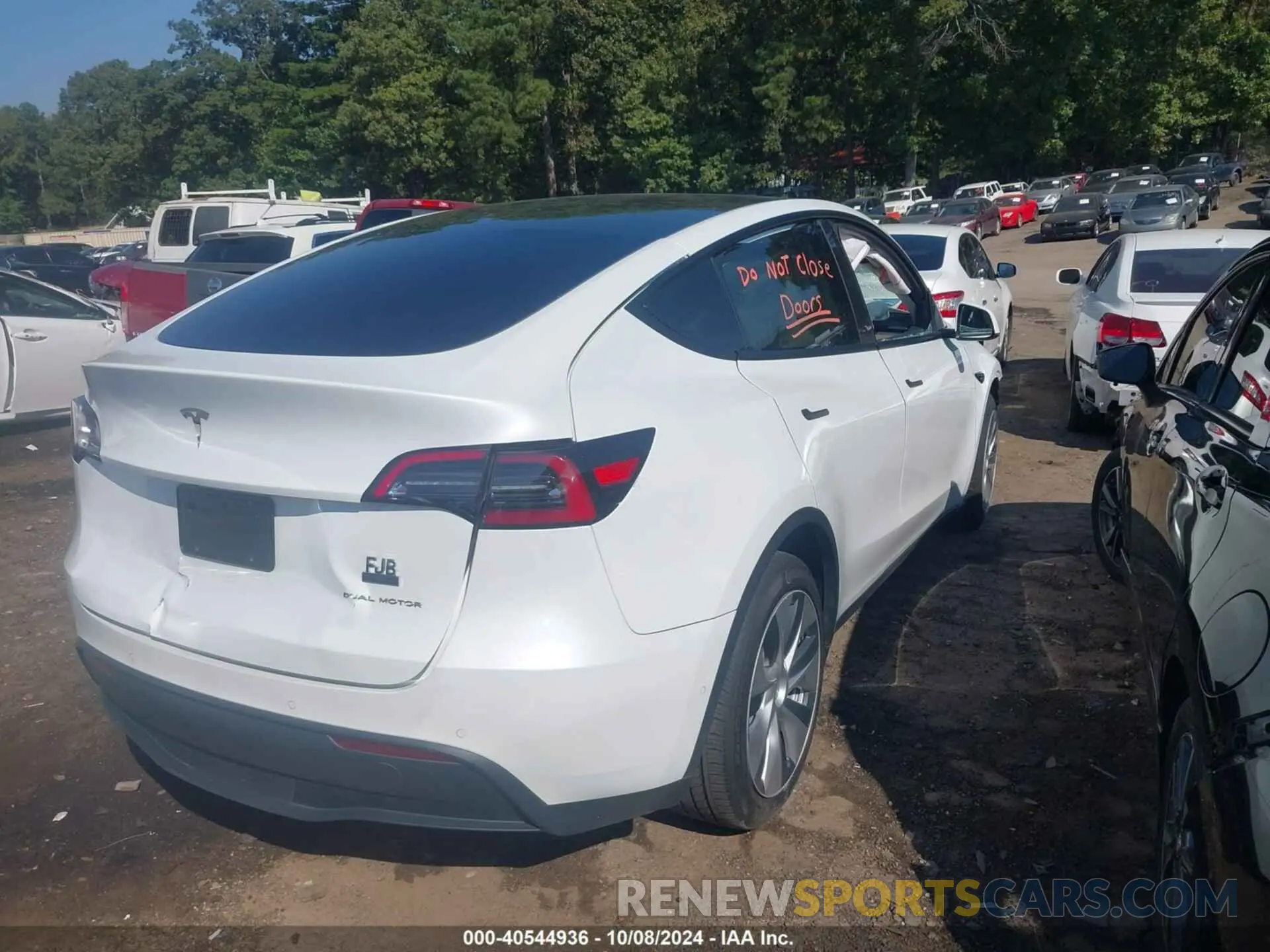 4 Photograph of a damaged car 5YJYGDEEXMF174854 TESLA MODEL Y 2021