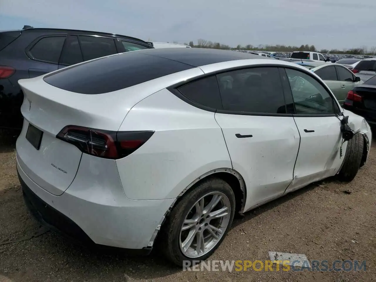 3 Photograph of a damaged car 5YJYGDEEXMF183828 TESLA MODEL Y 2021