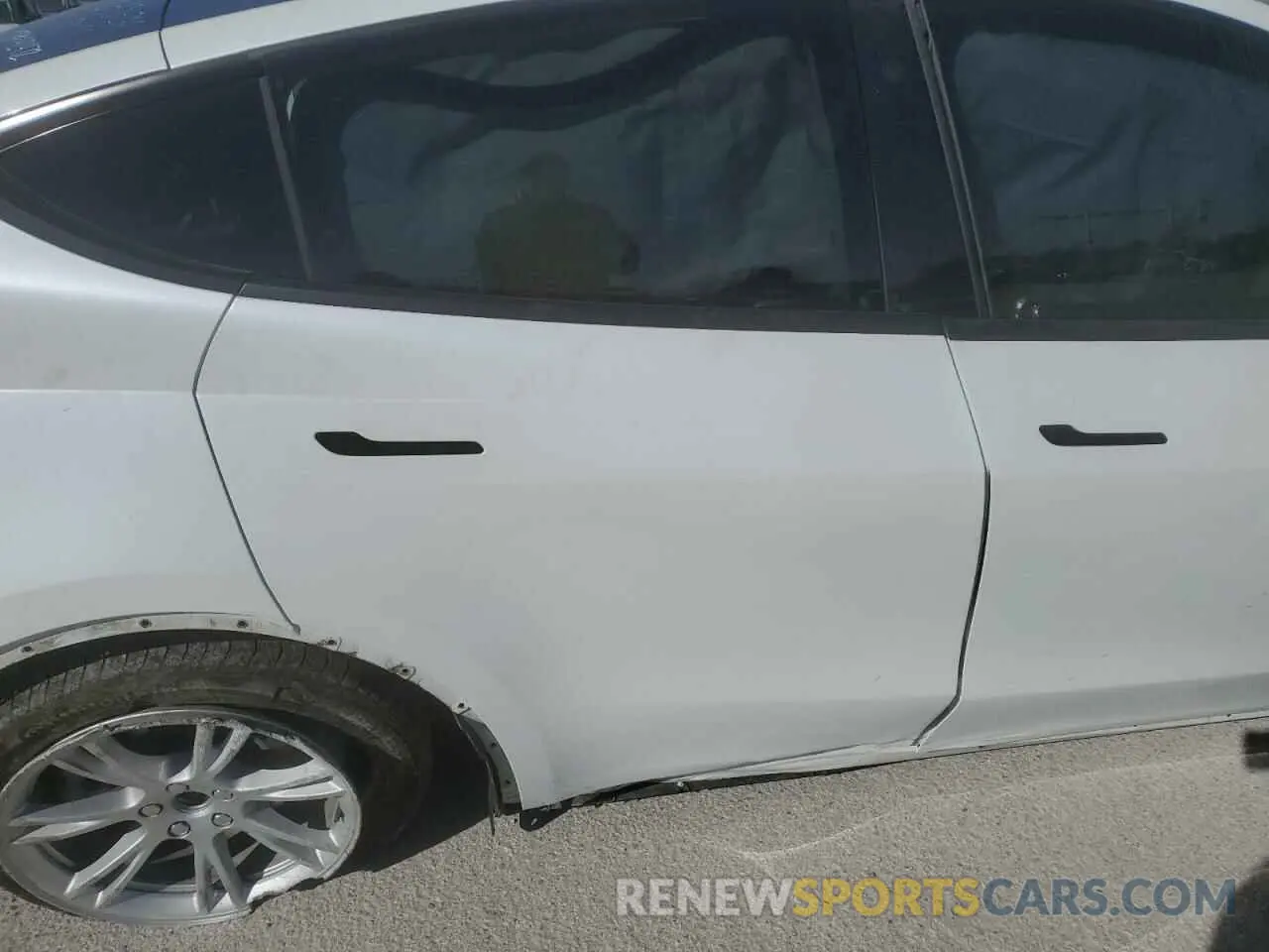 10 Photograph of a damaged car 5YJYGDEEXMF216911 TESLA MODEL Y 2021