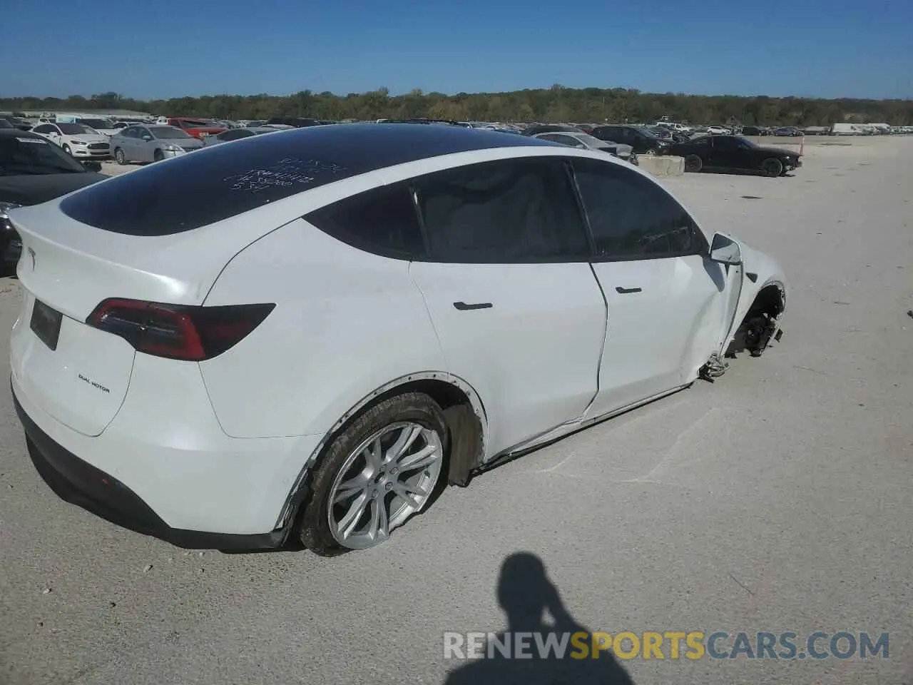 3 Photograph of a damaged car 5YJYGDEEXMF216911 TESLA MODEL Y 2021