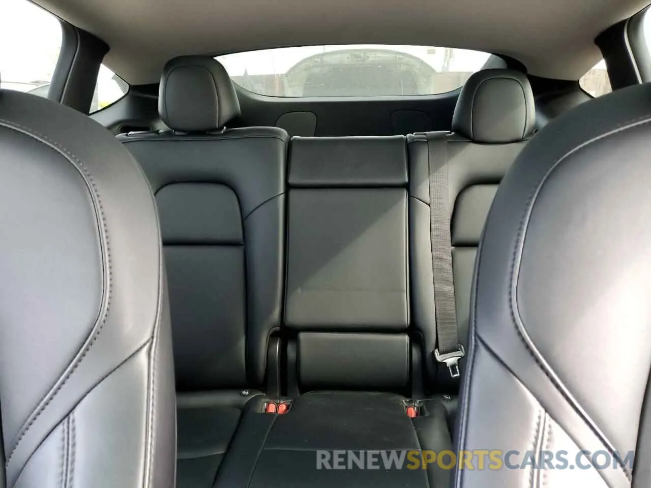10 Photograph of a damaged car 5YJYGDEEXMF217816 TESLA MODEL Y 2021