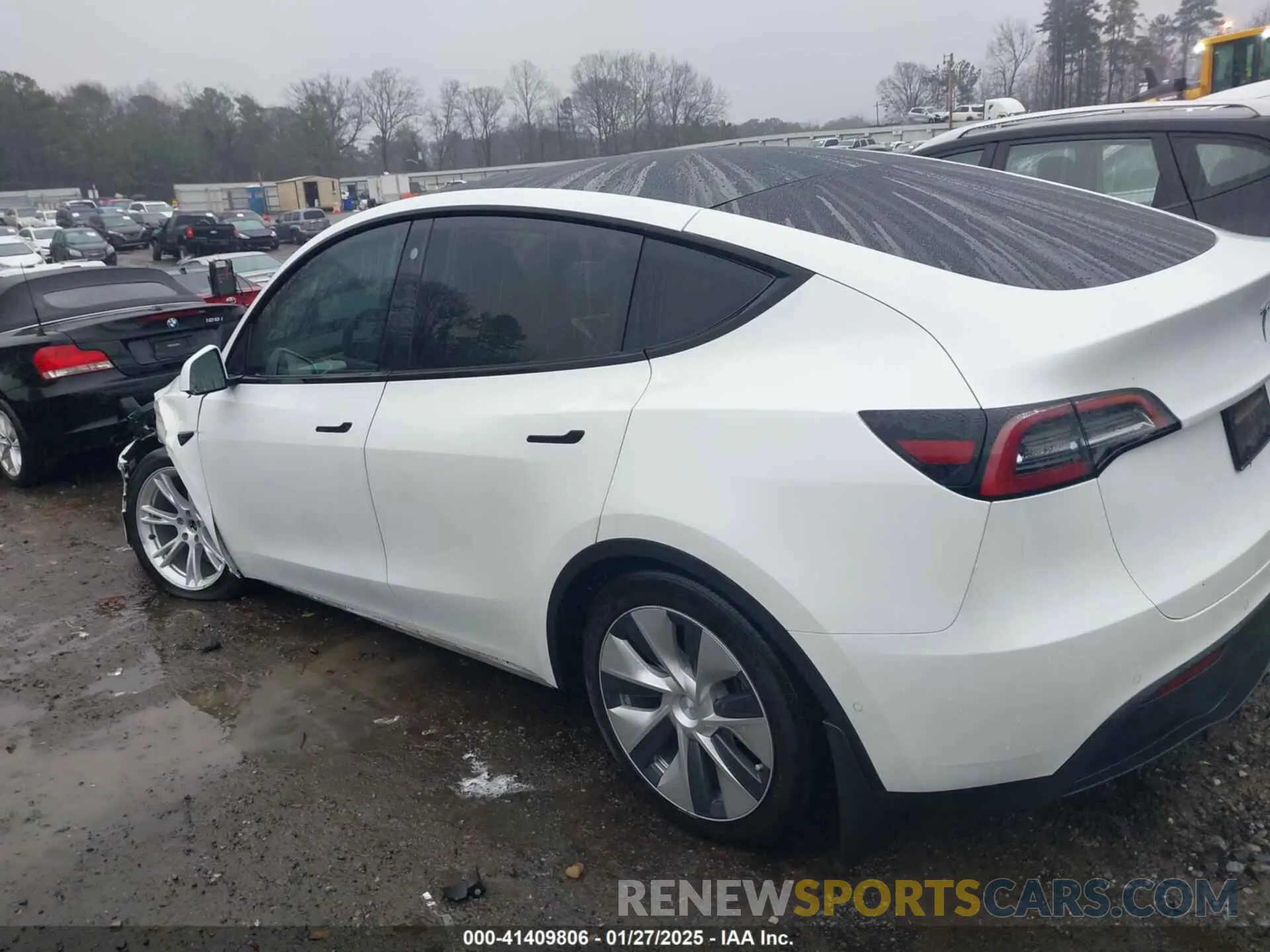 14 Photograph of a damaged car 5YJYGDEEXMF228914 TESLA MODEL Y 2021