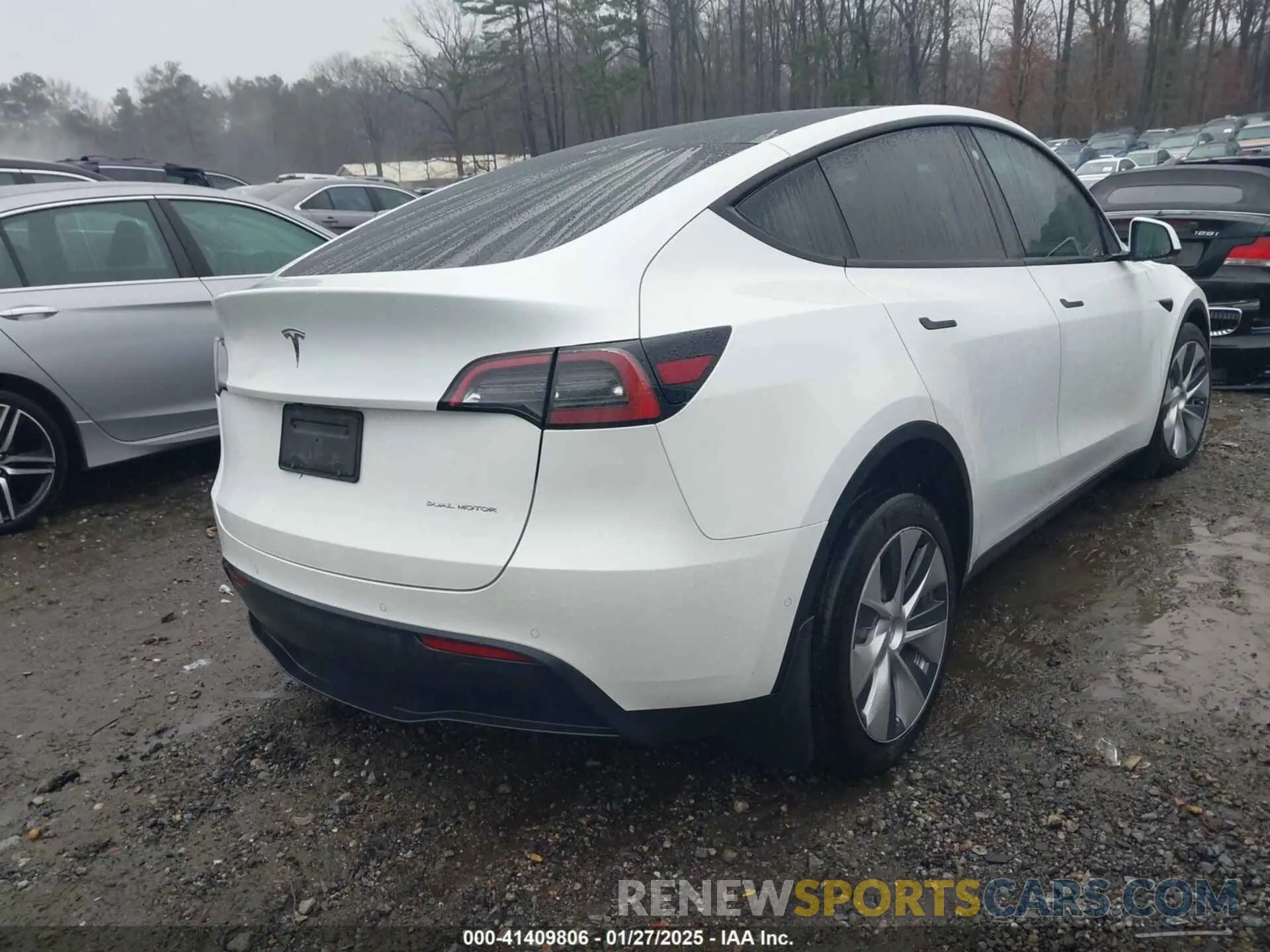 4 Photograph of a damaged car 5YJYGDEEXMF228914 TESLA MODEL Y 2021