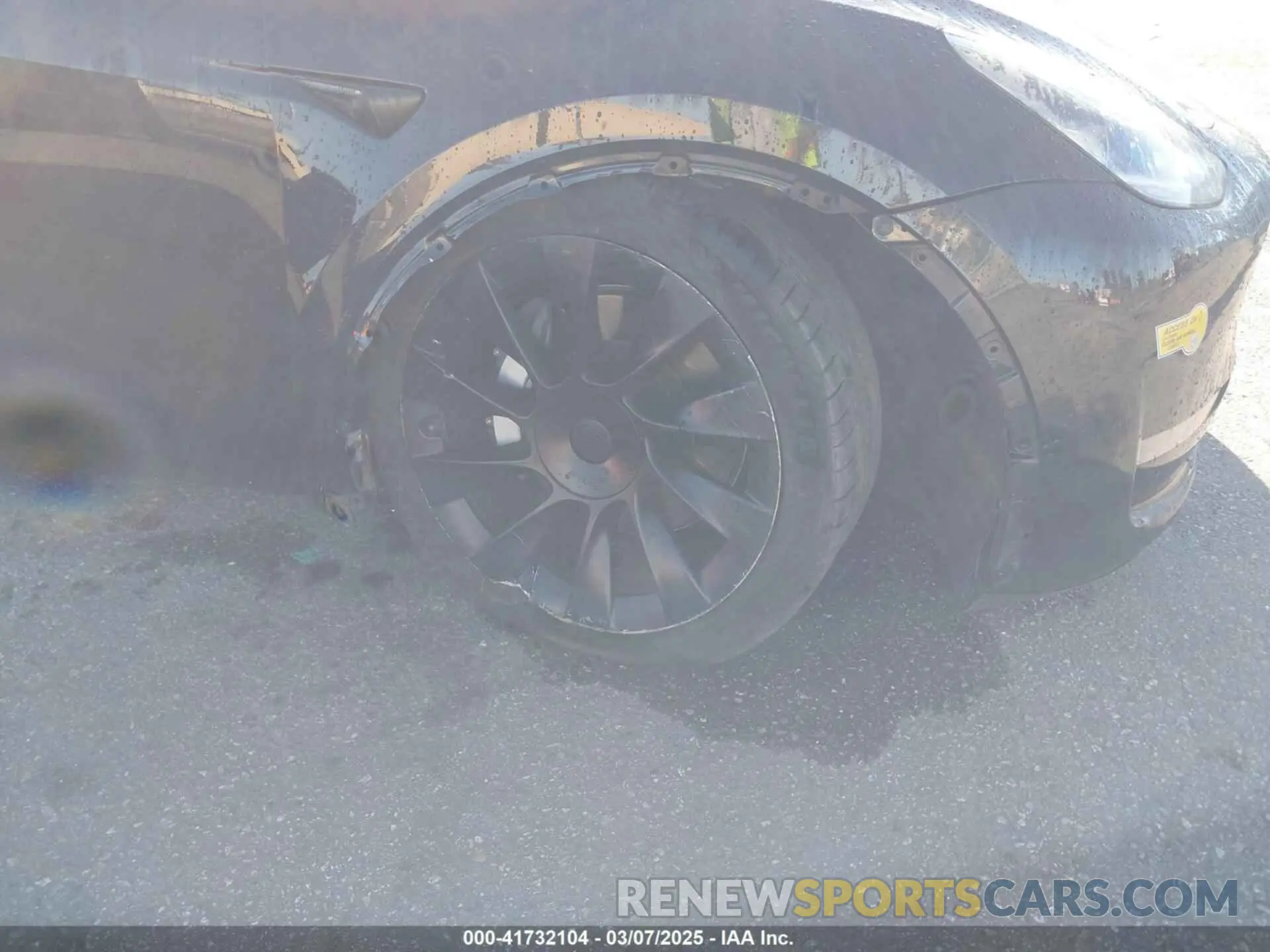 18 Photograph of a damaged car 5YJYGDEEXMF233997 TESLA MODEL Y 2021