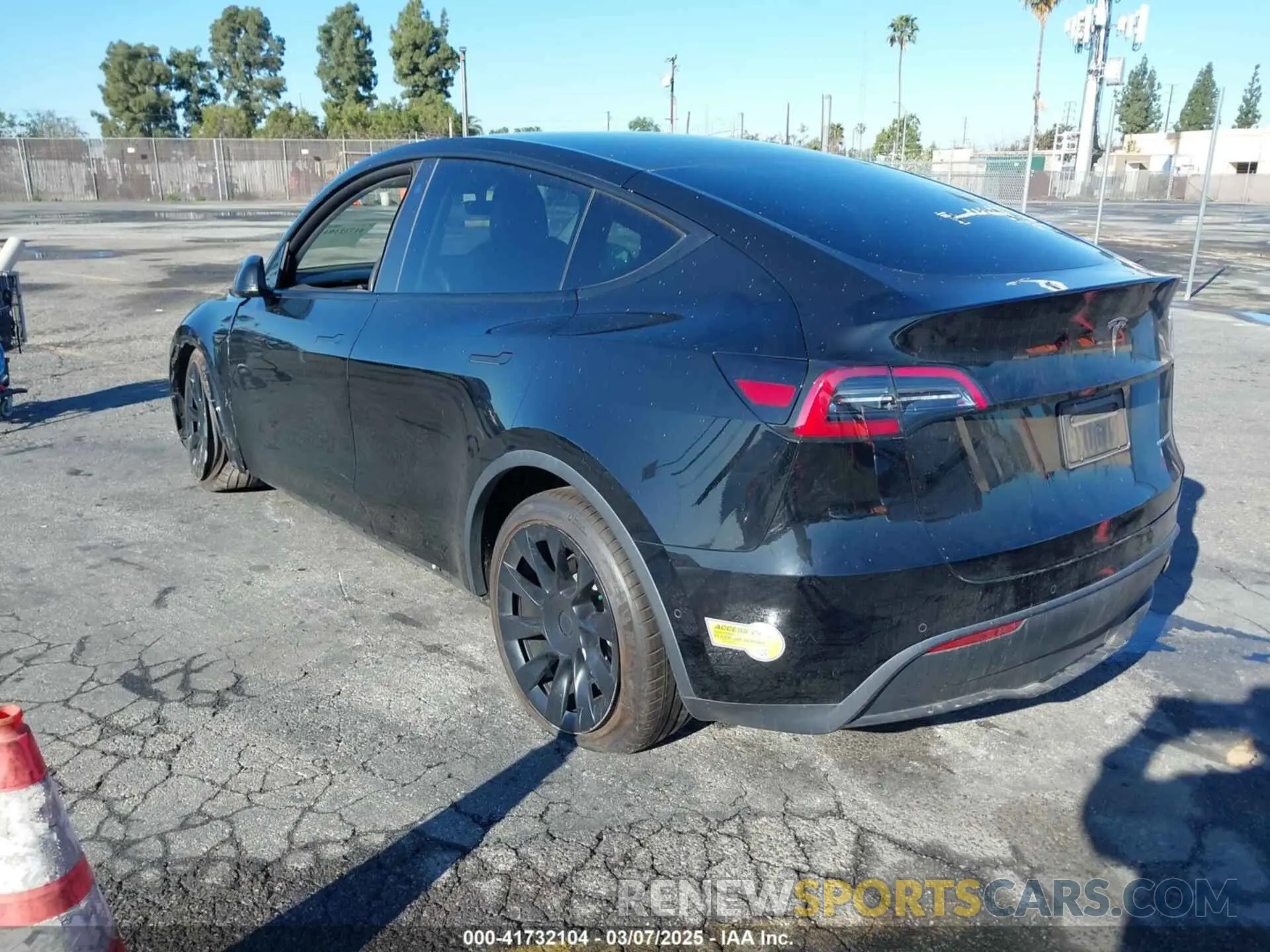 3 Photograph of a damaged car 5YJYGDEEXMF233997 TESLA MODEL Y 2021