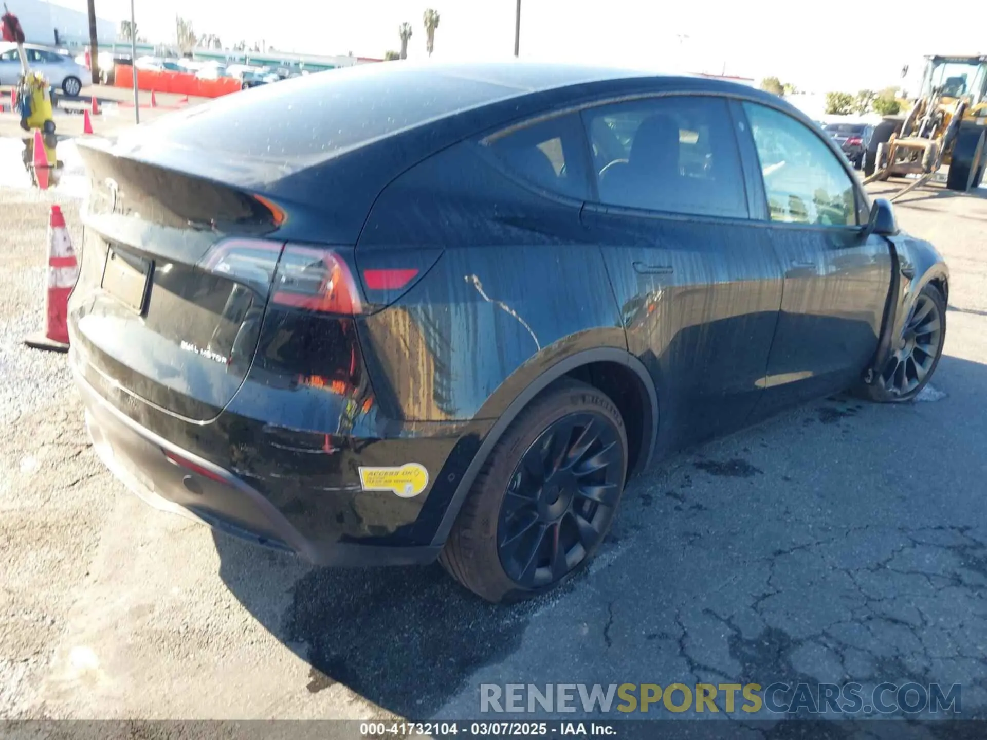 4 Photograph of a damaged car 5YJYGDEEXMF233997 TESLA MODEL Y 2021