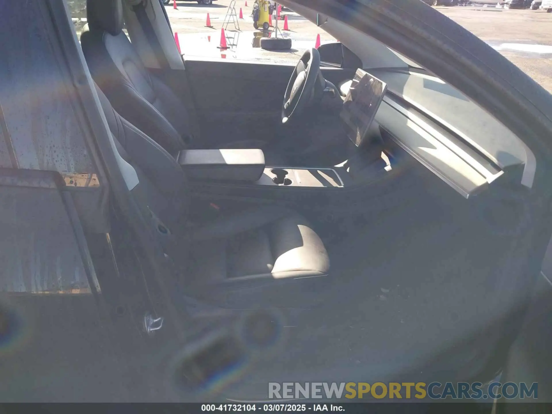 5 Photograph of a damaged car 5YJYGDEEXMF233997 TESLA MODEL Y 2021