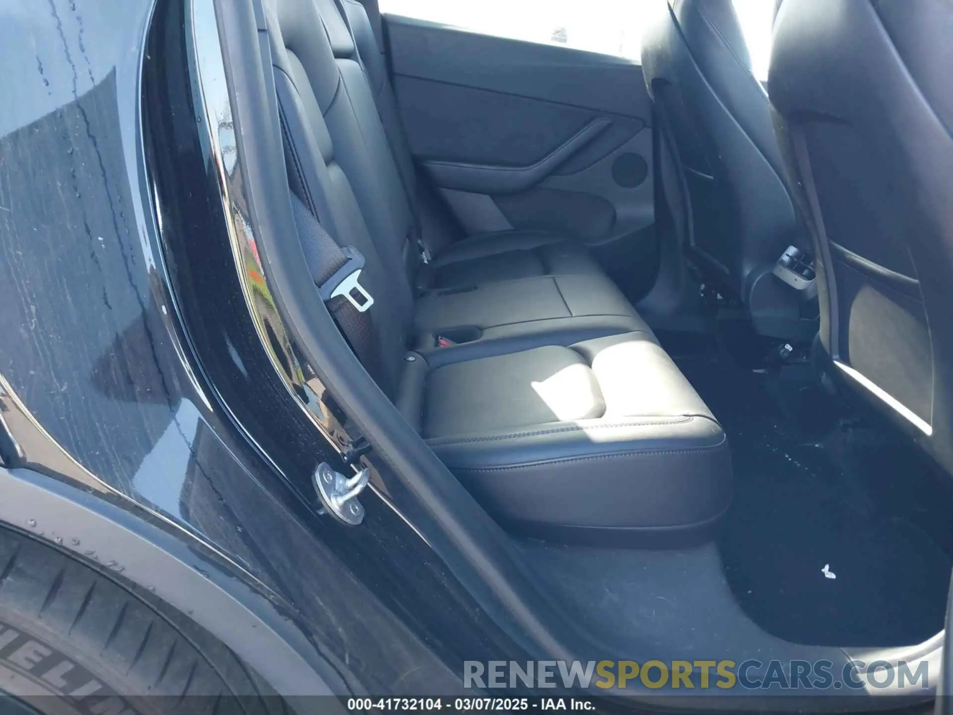 8 Photograph of a damaged car 5YJYGDEEXMF233997 TESLA MODEL Y 2021
