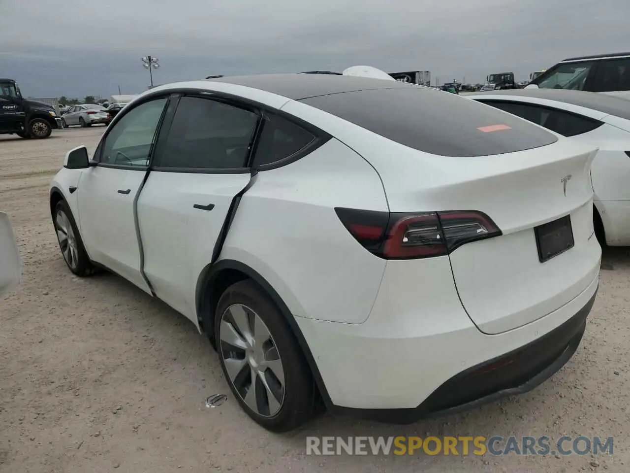 2 Photograph of a damaged car 5YJYGDEEXMF243171 TESLA MODEL Y 2021